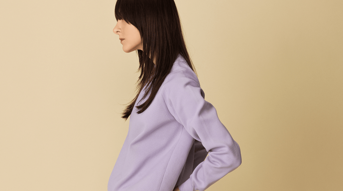 "暖かいブルー"で品よく華やかに。オフィスからカジュアルまで、ライトパープルで作る綺麗スタイル - SOÉJU online store (ソージュ オンラインストア)