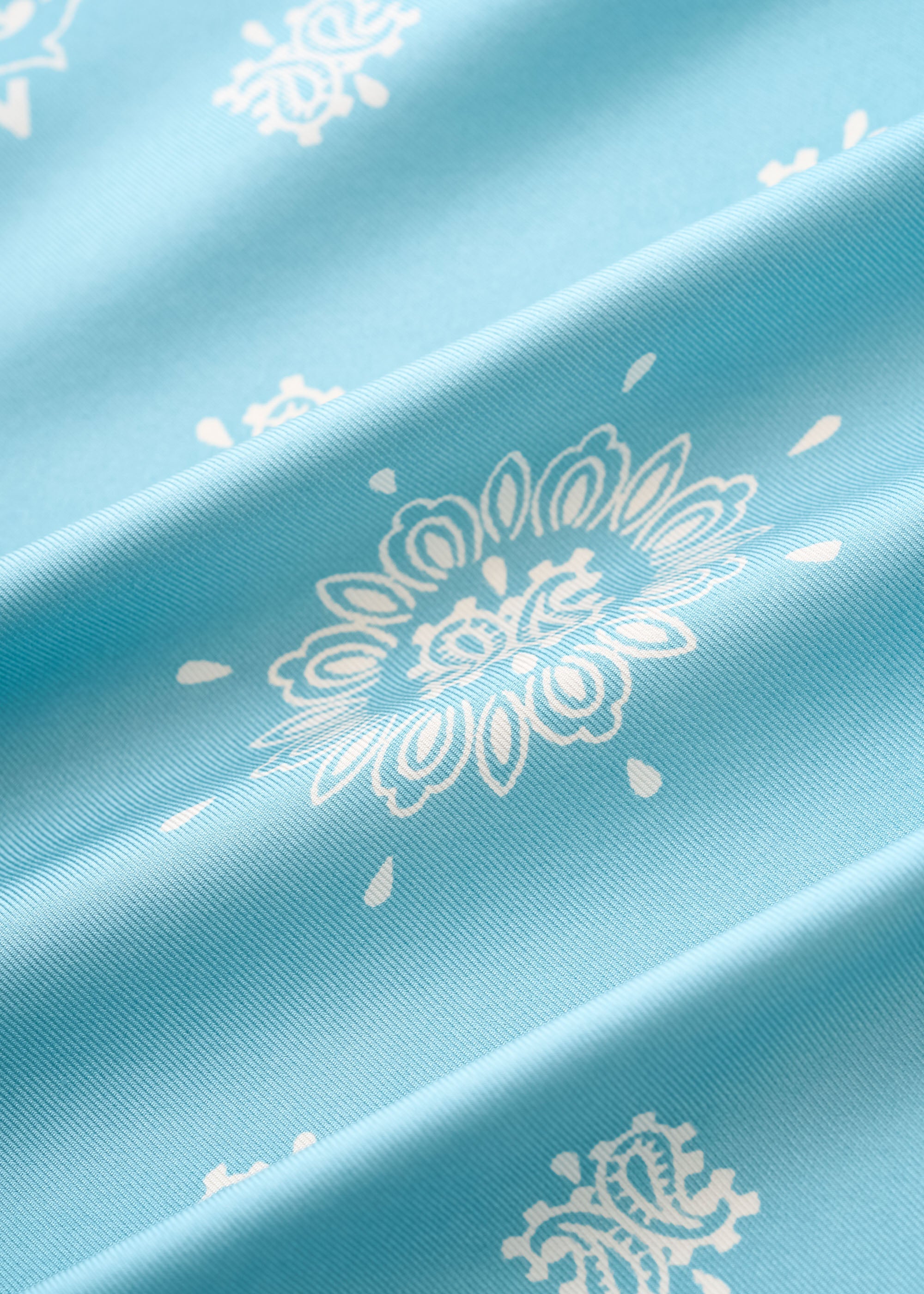 シルクバンダナプリントスカーフ