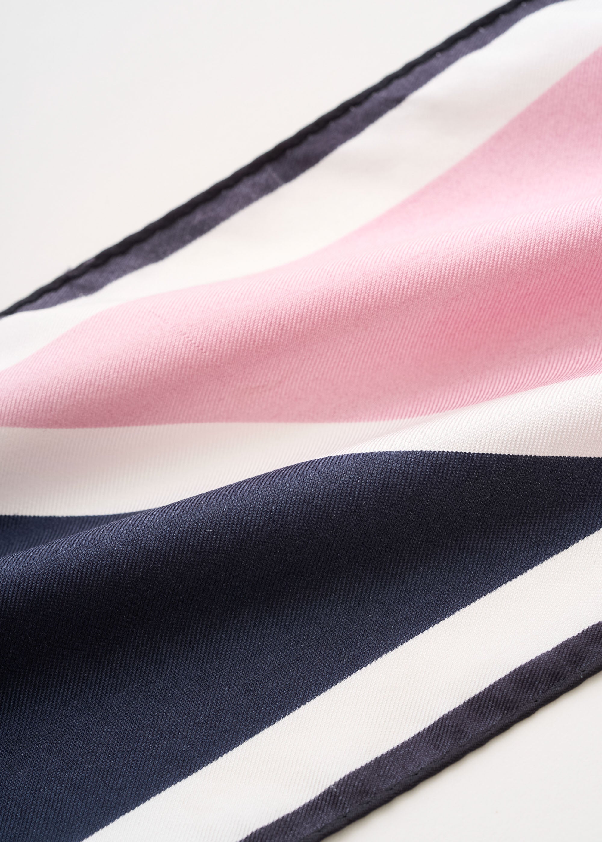 シルク剣先スカーフ- SOÉJU online store｜上質な大人の女性のための