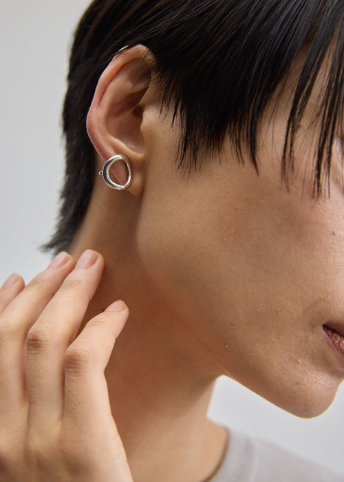 オーバルモチーフイヤークリップ シングル