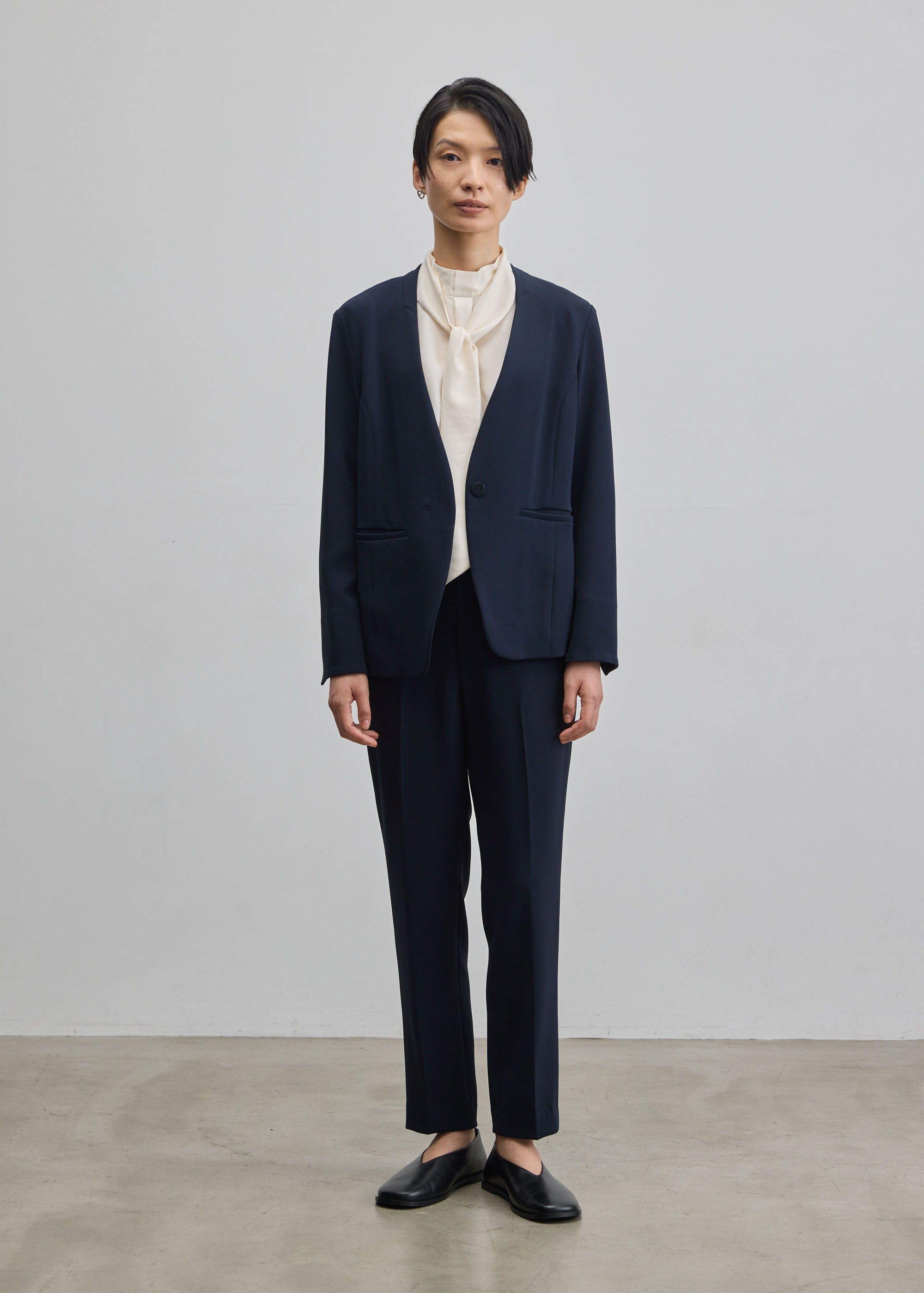 美品ソージュセンタープレスパンツ 黒 ゆったり XLサイズ 定番 オケージョン センタープレスパンツ - SOÉJU online store｜上質な大人の女性