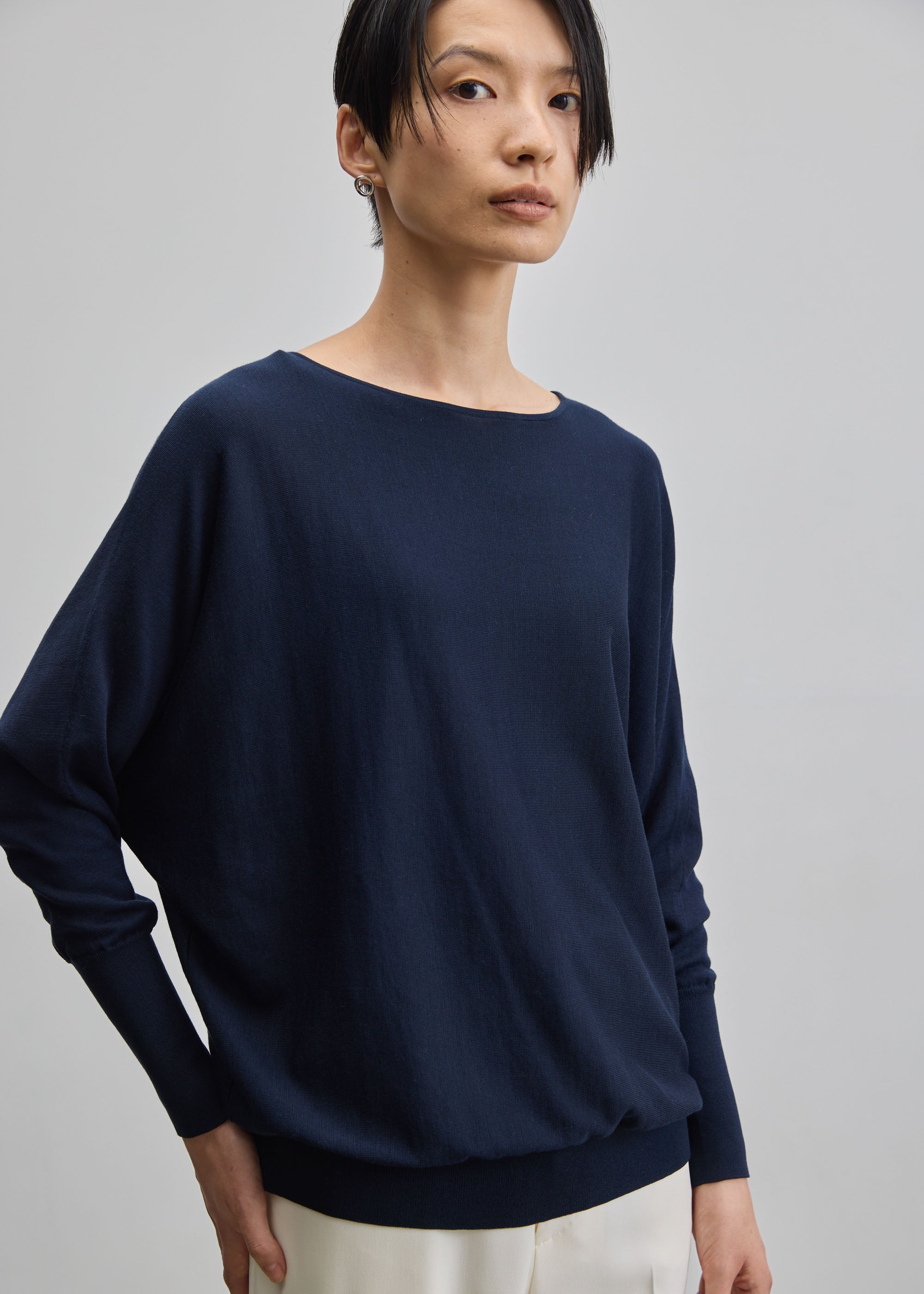 【美品】SOEJU クルーネックニットプルオーバー　長袖　ブラック　M クルーネックニットプルオーバー - SOÉJU online store｜上質な