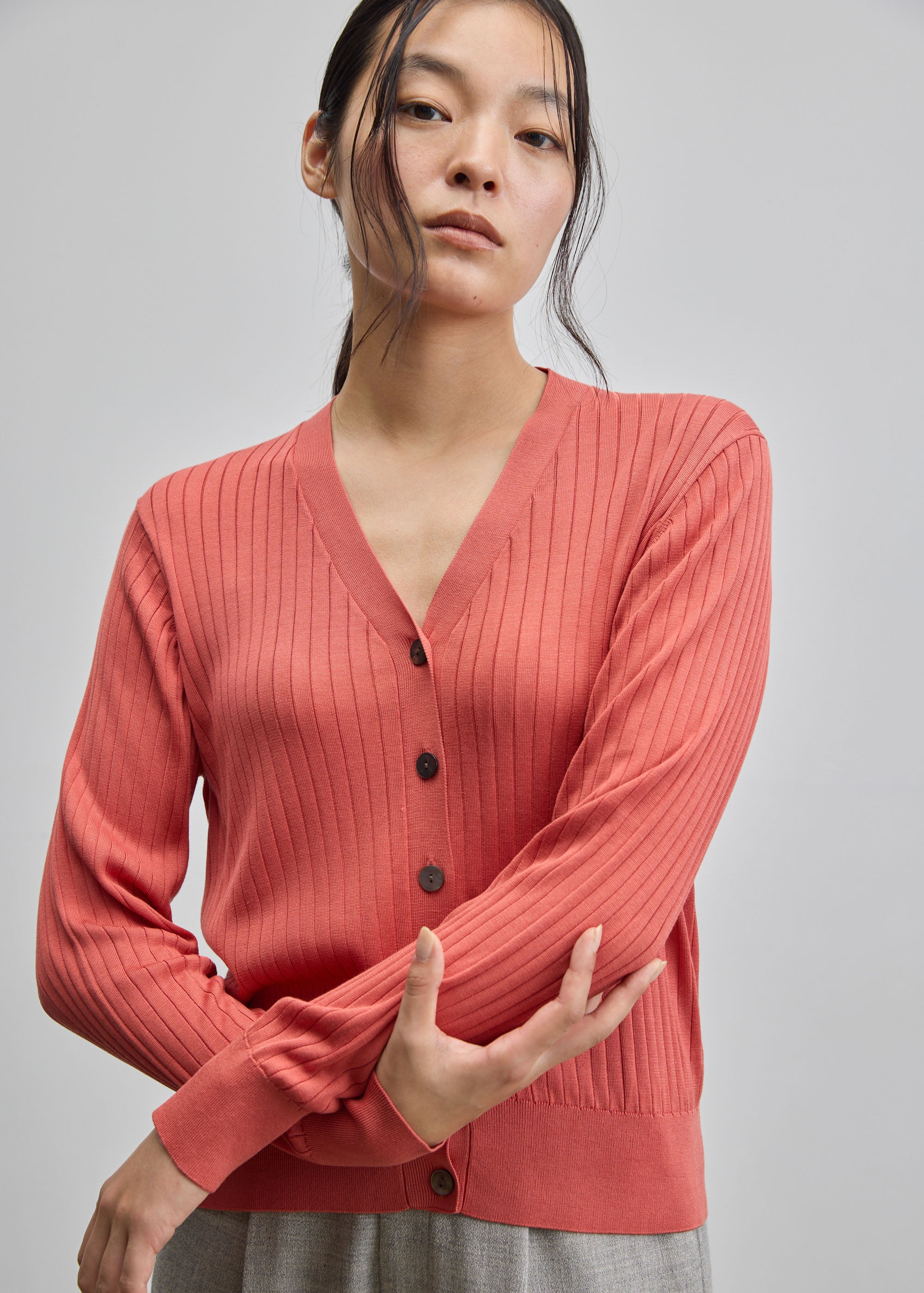 シルクワイドリブVネックカーディガン - SOÉJU online store