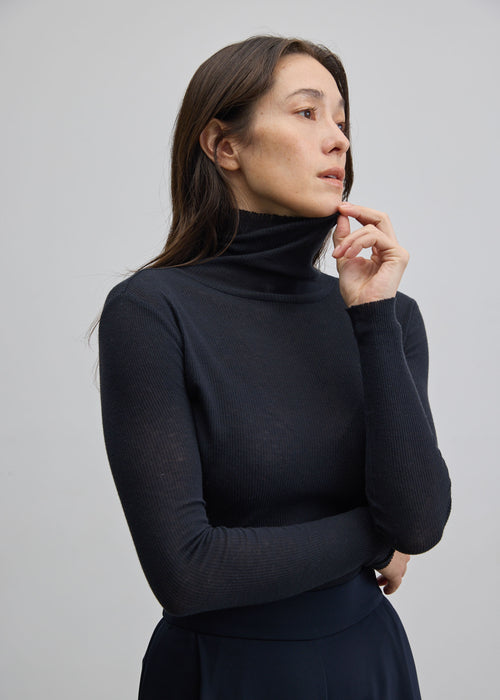 カシミヤ混タートルネックカットソー