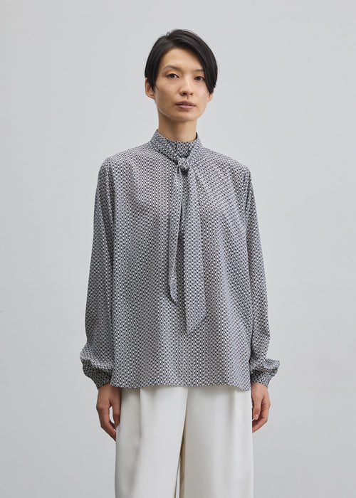 モデル:170cm サイズ:M