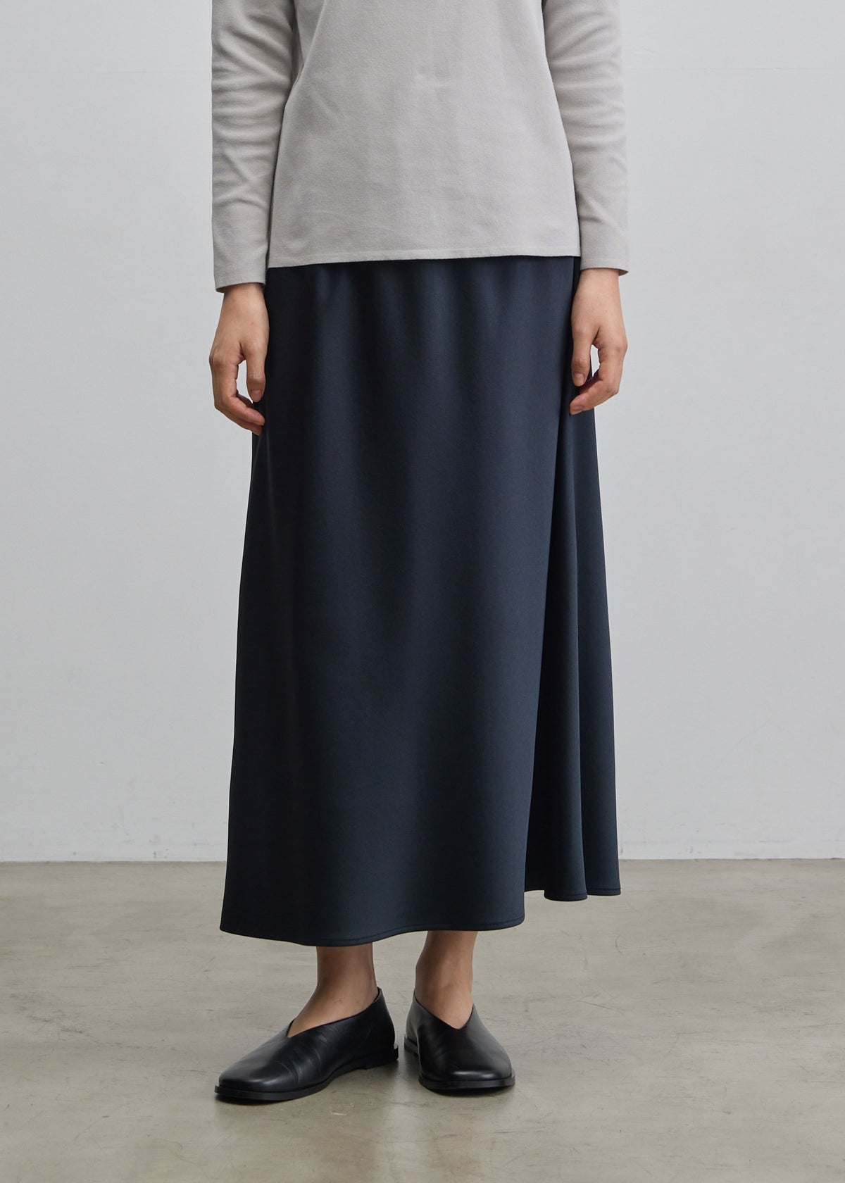 トリアセサテンロングスカート - SOÉJU online store｜上質な大人の  