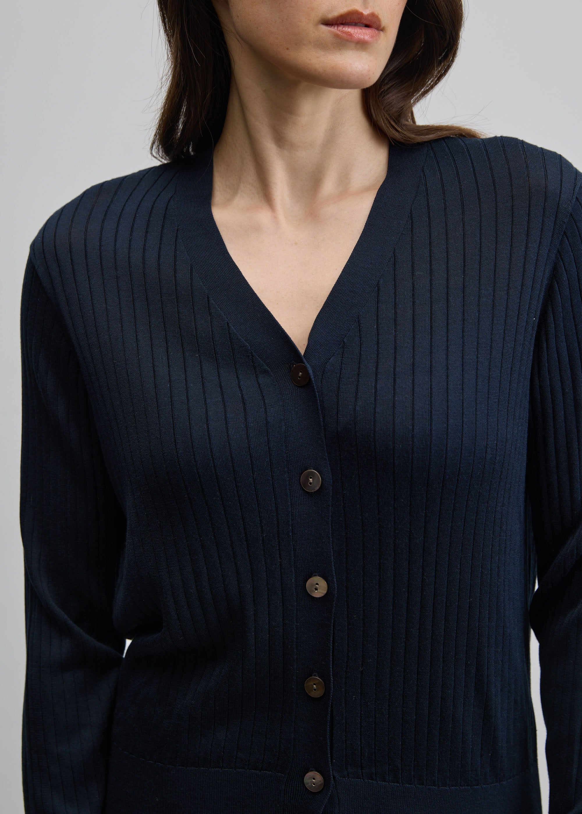 SOÉJU シルク混リブVネックカーディガン M SOÉJU シルク混リブVネックカーディガン M カーディガン