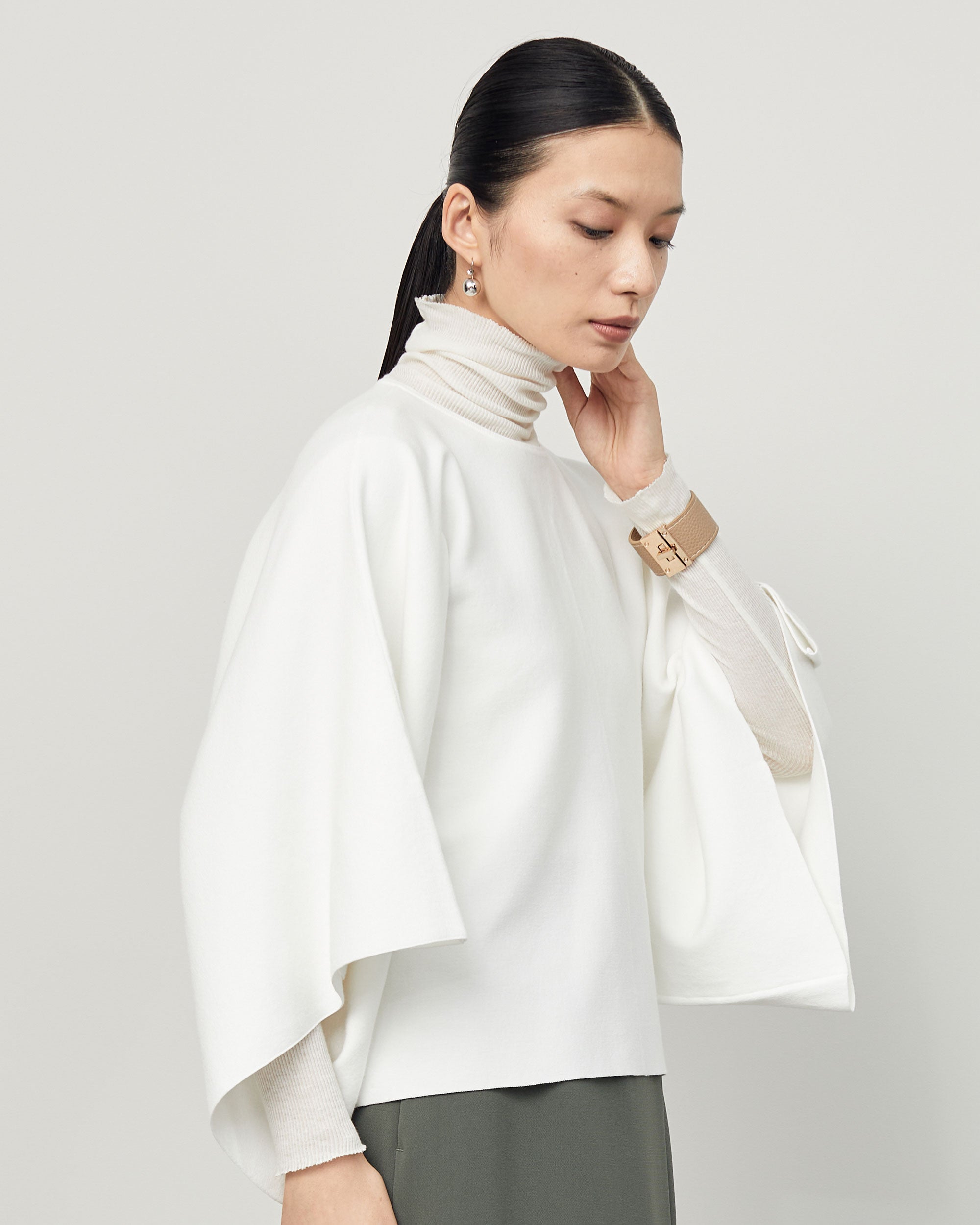 2WAYケープスタイルニット - SOÉJU online store｜上質な大人の女性の