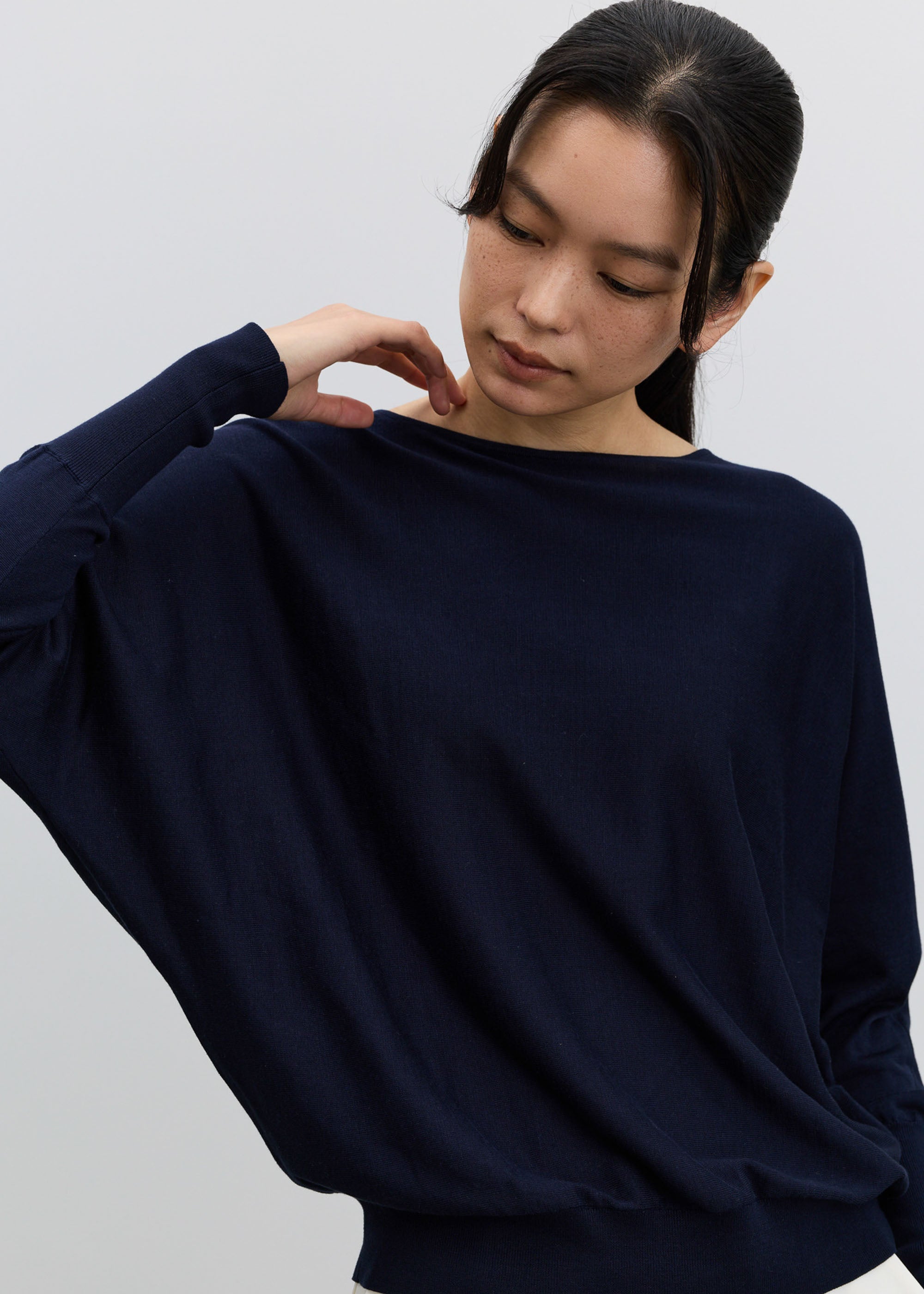 シルクコットンボートネックニット