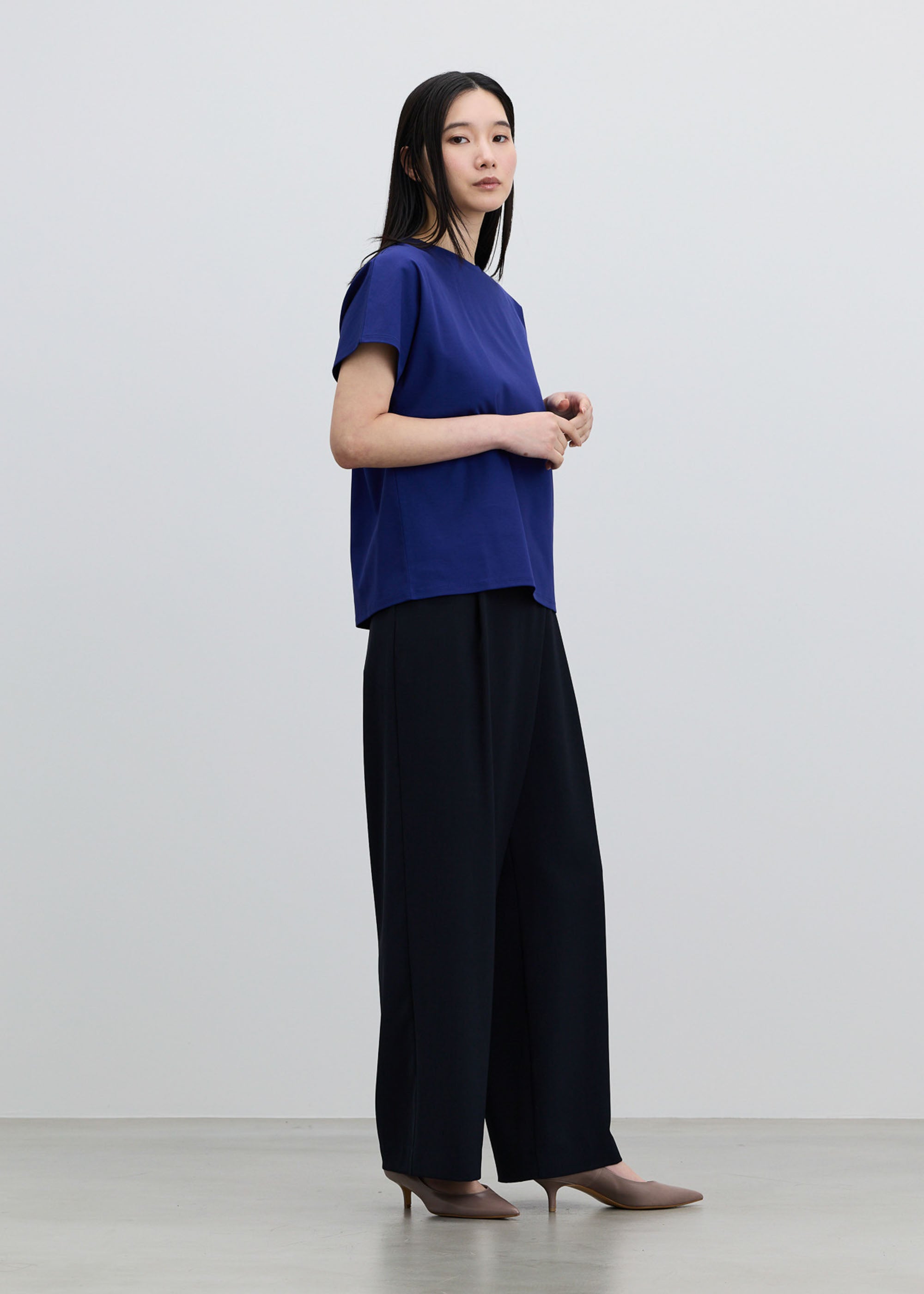 スラントタックワイドパンツ