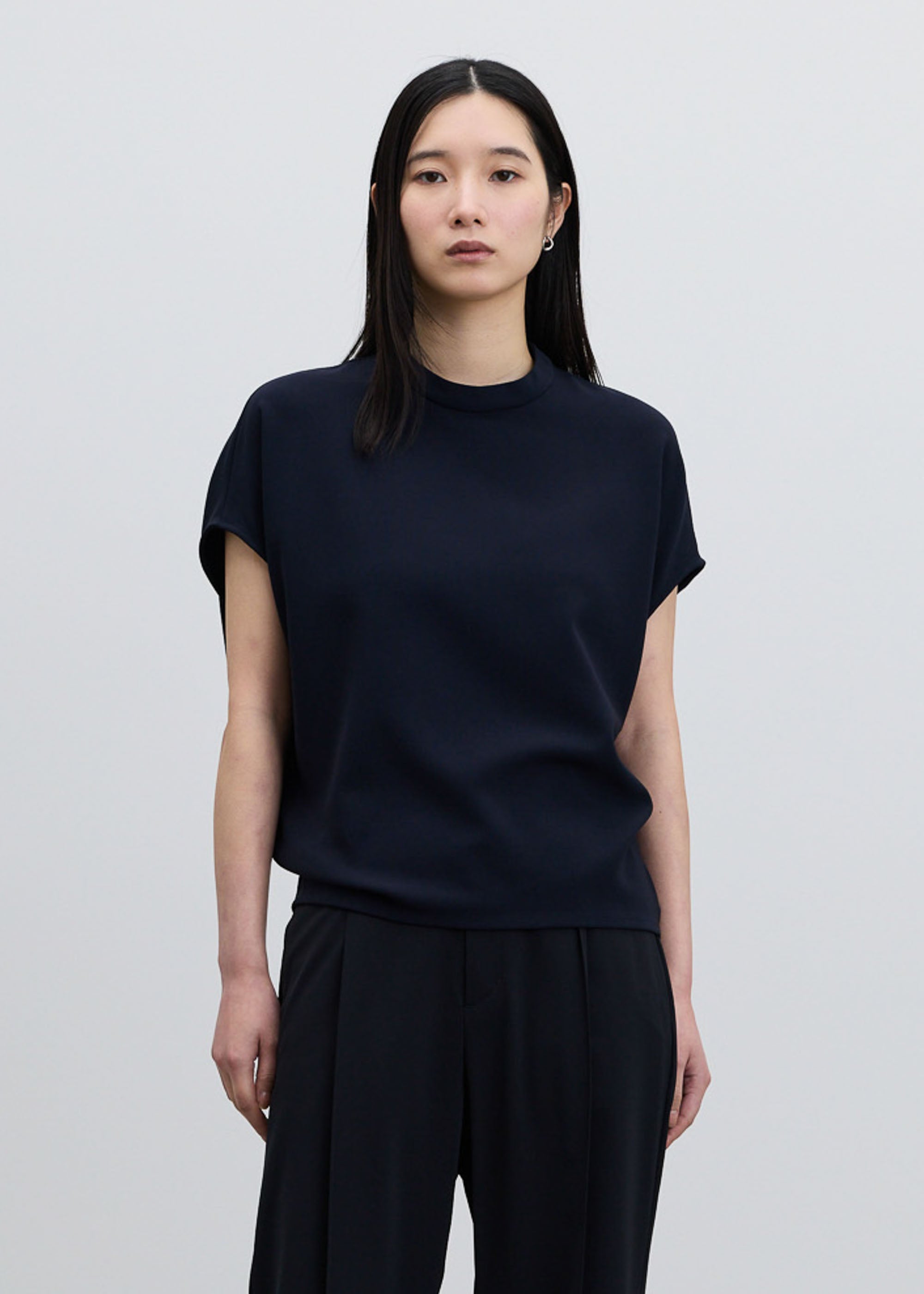 スタンドカラーコクーンブラウス - SOÉJU online store｜上質な大人の