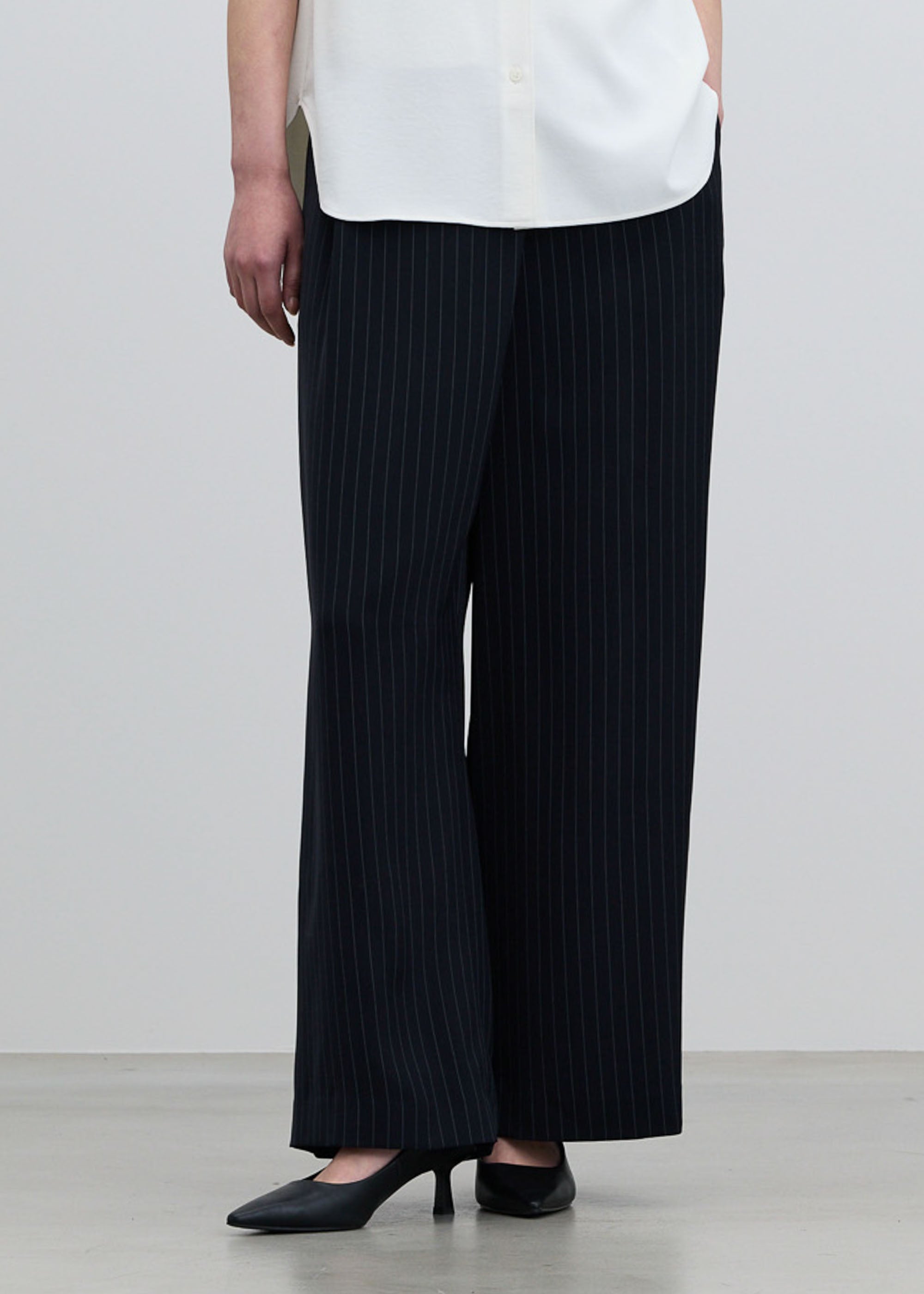 スラントタックワイドパンツ