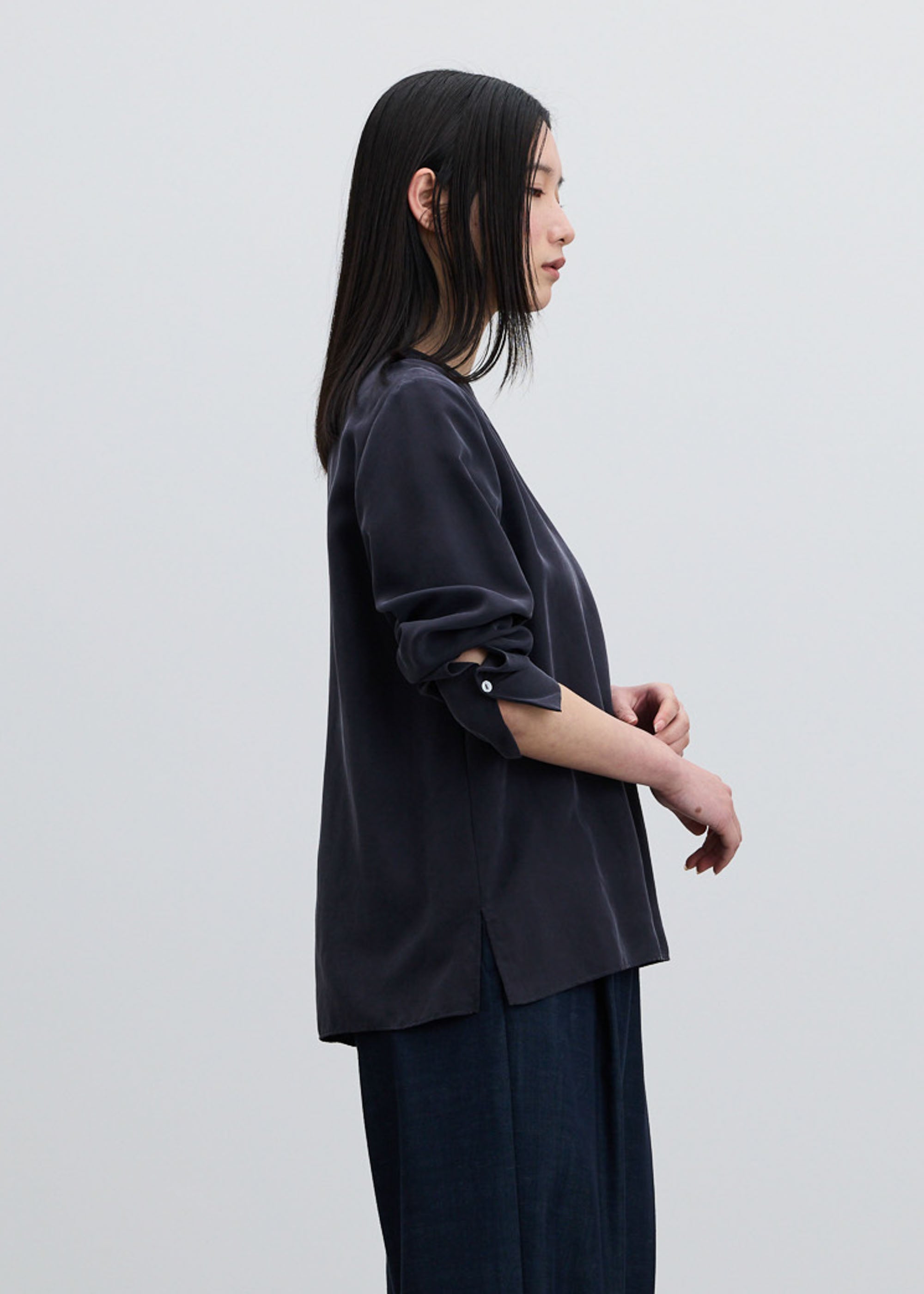 シルククルーネックブラウス