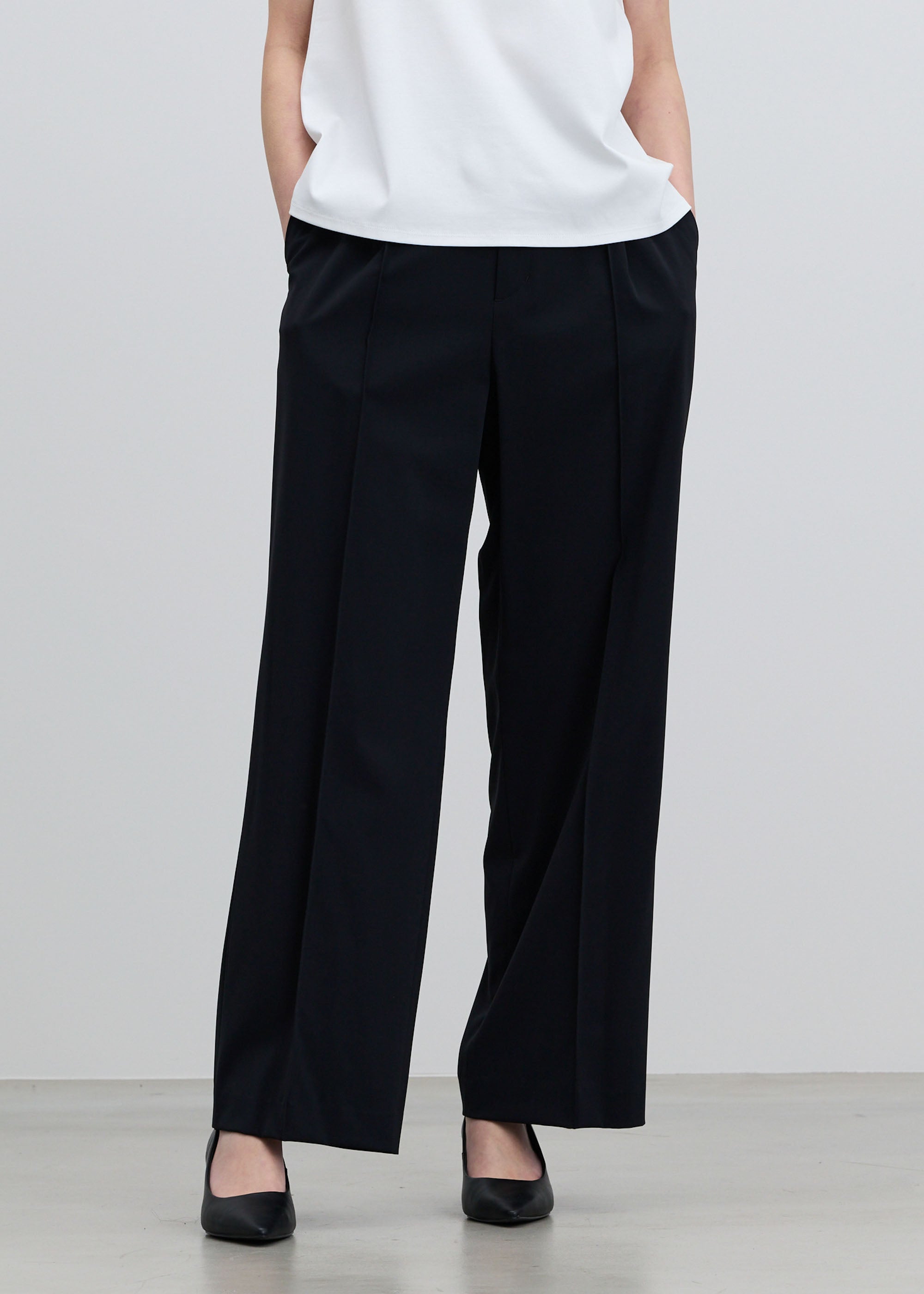 エアリーストレッチタックストレートパンツ