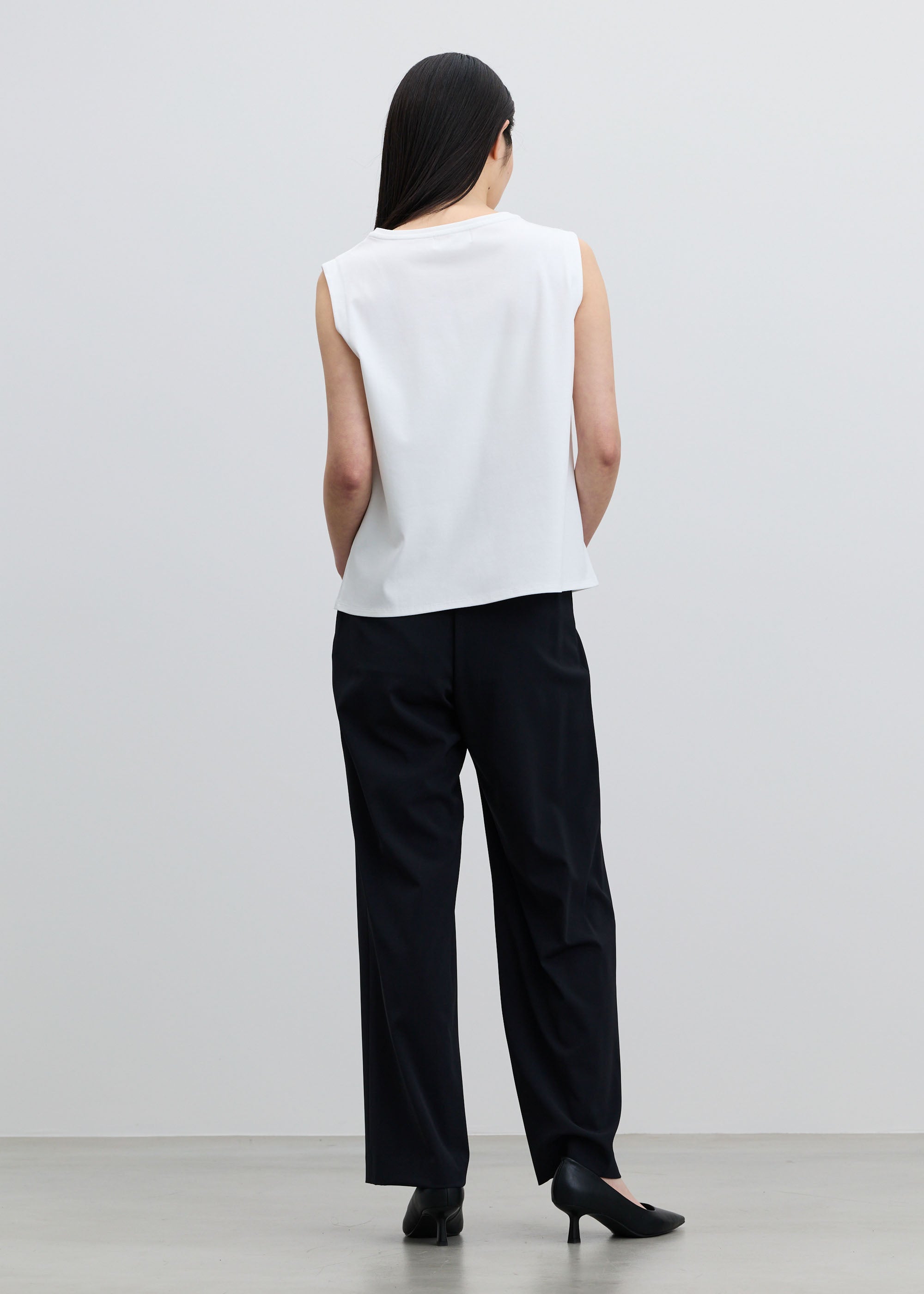 エアリーストレッチタックストレートパンツ