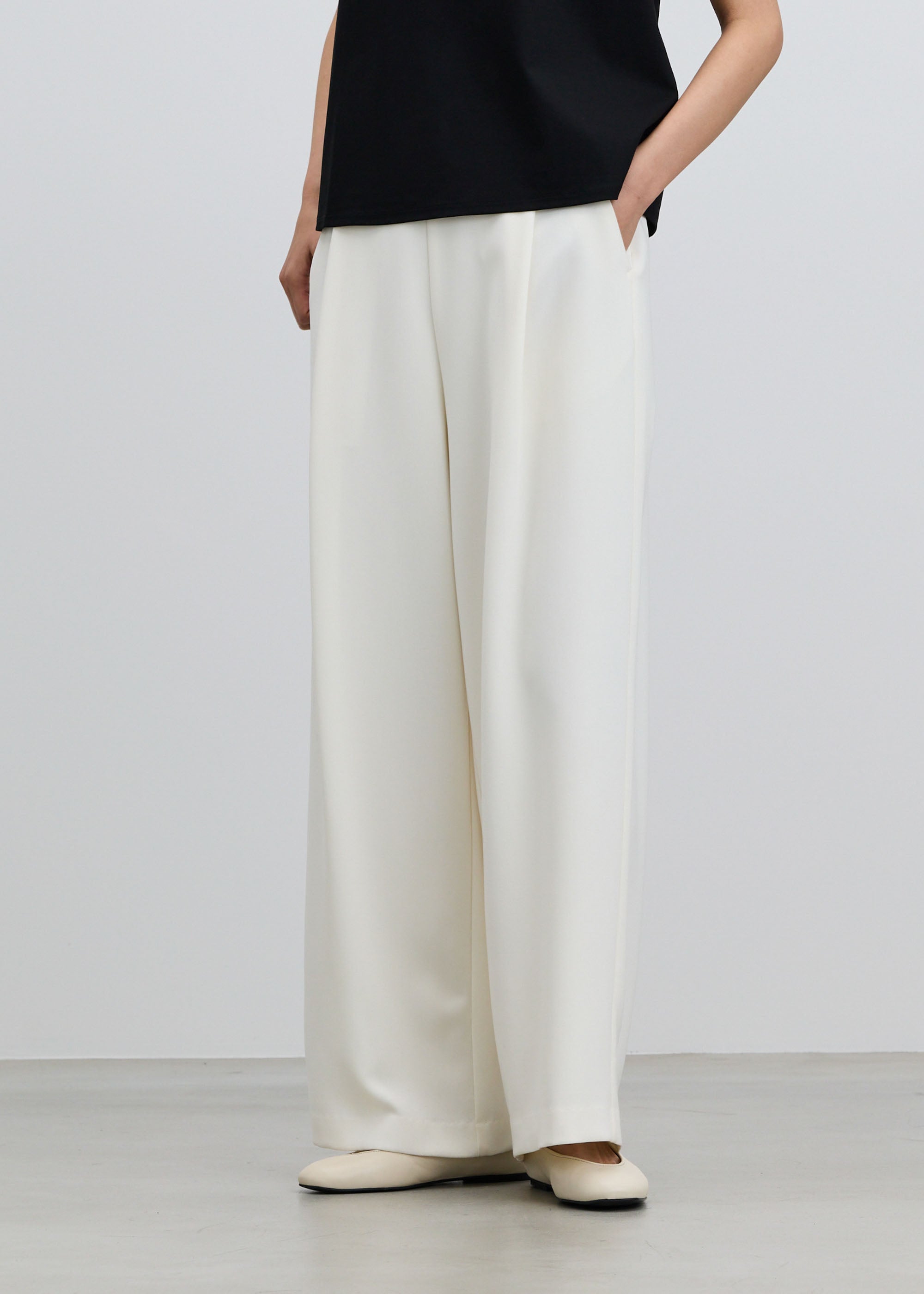 タックワイドパンツ