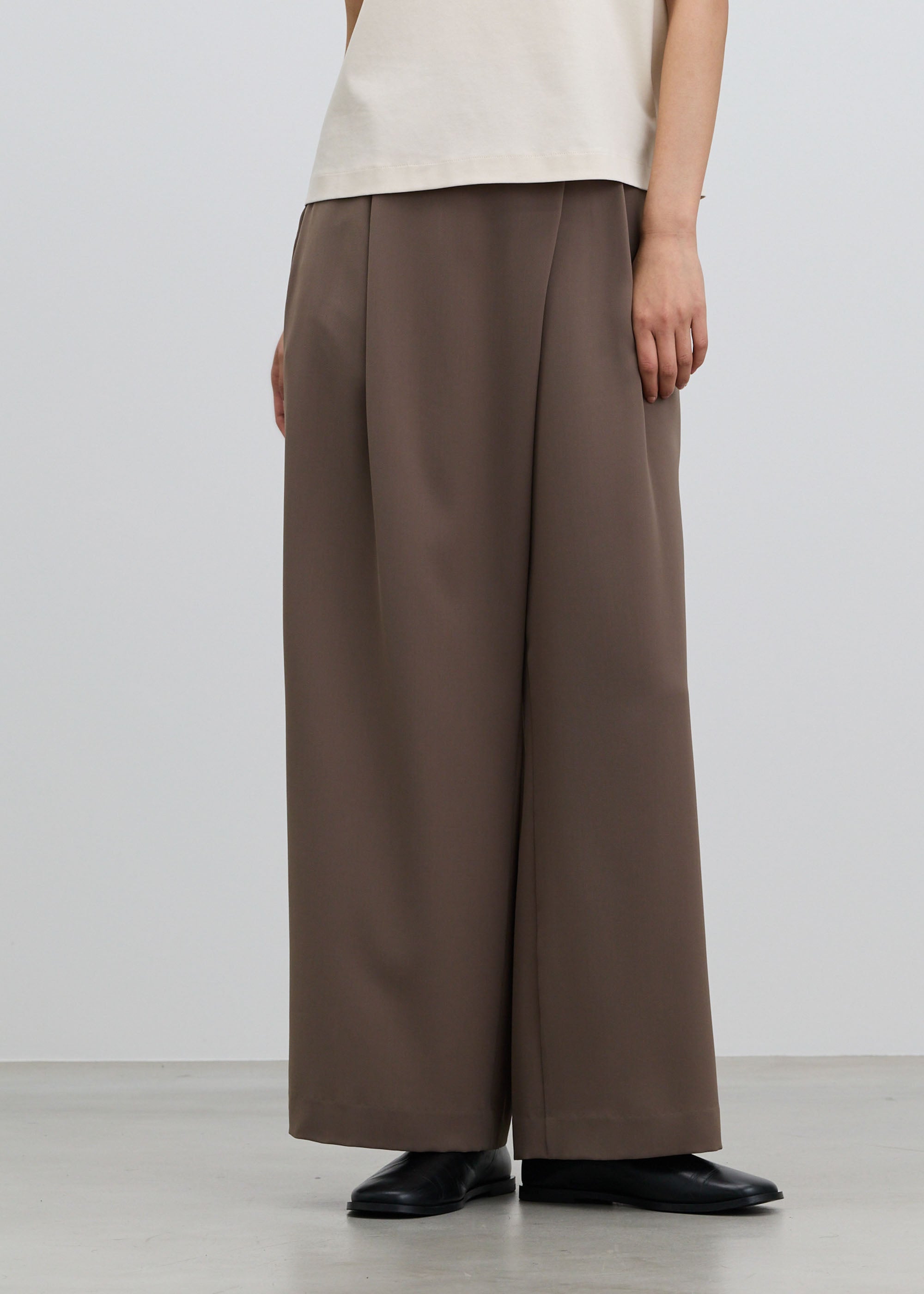 スラントタックワイドパンツ