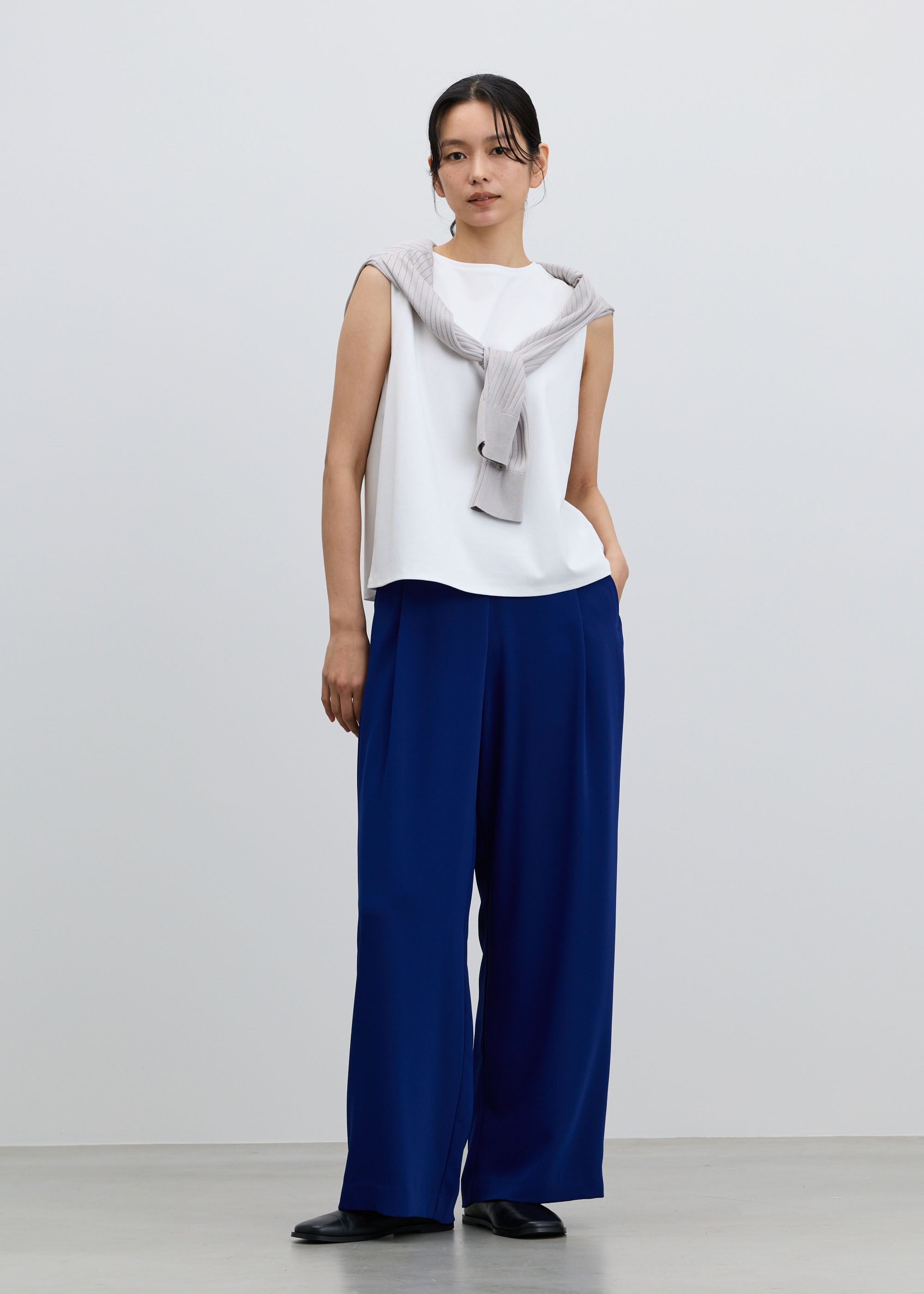 サイドタックワイドパンツ