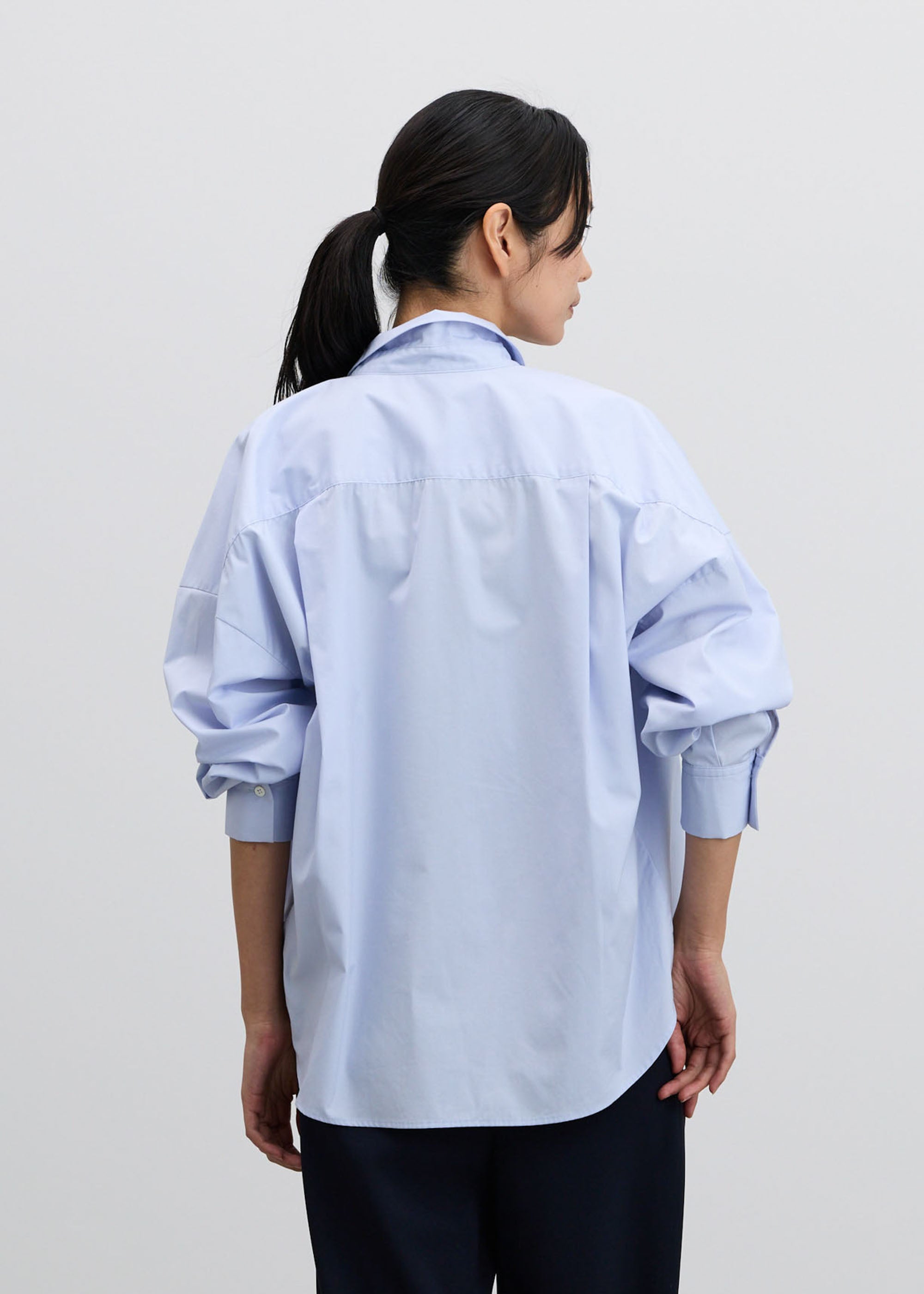 美品 ソージュ コクーンシャツ ブルー 長袖 Mサイズ コクーンシャツ - SOÉJU online store｜上質な大人の女性のためのトップス