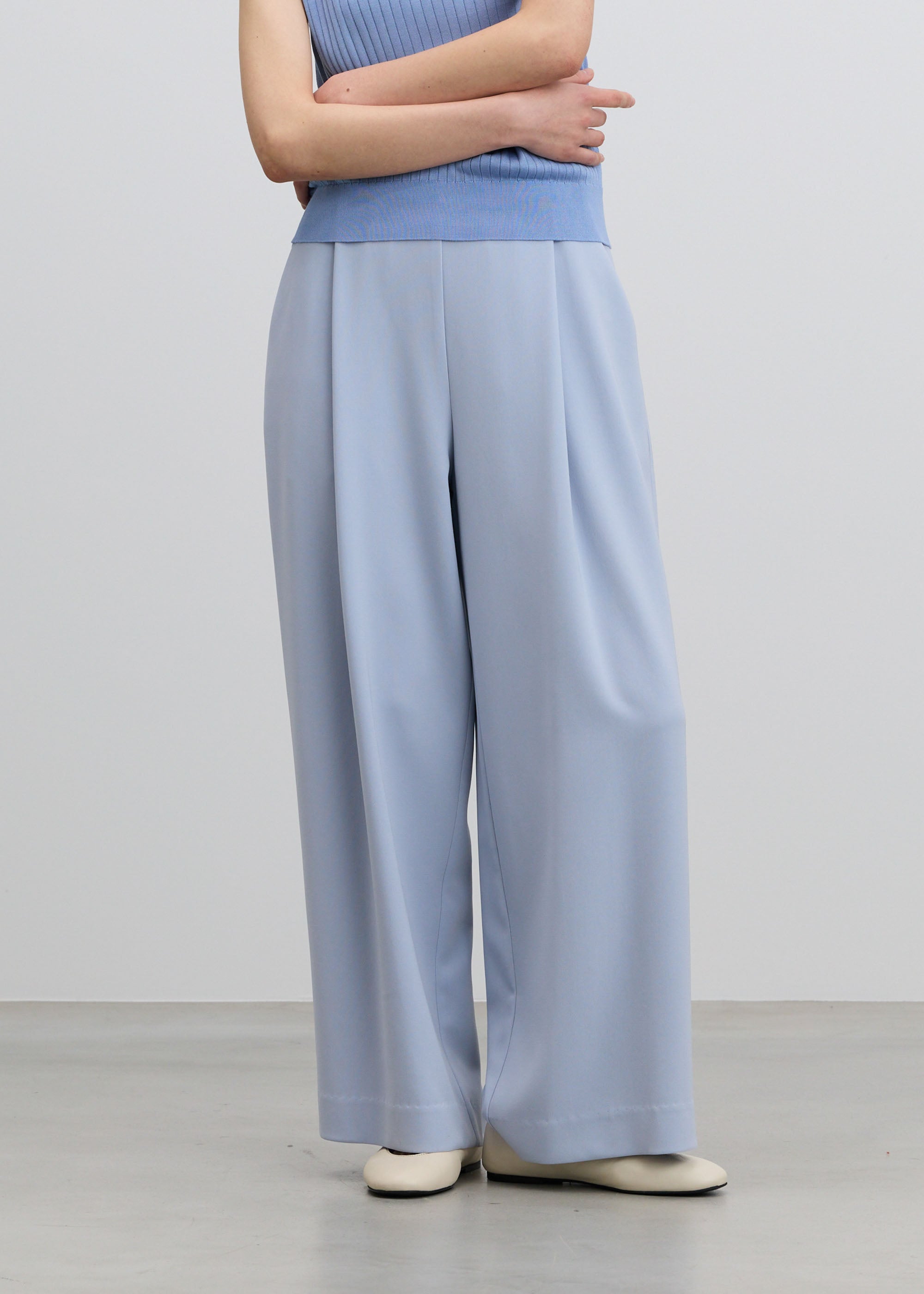 タックワイドパンツ
