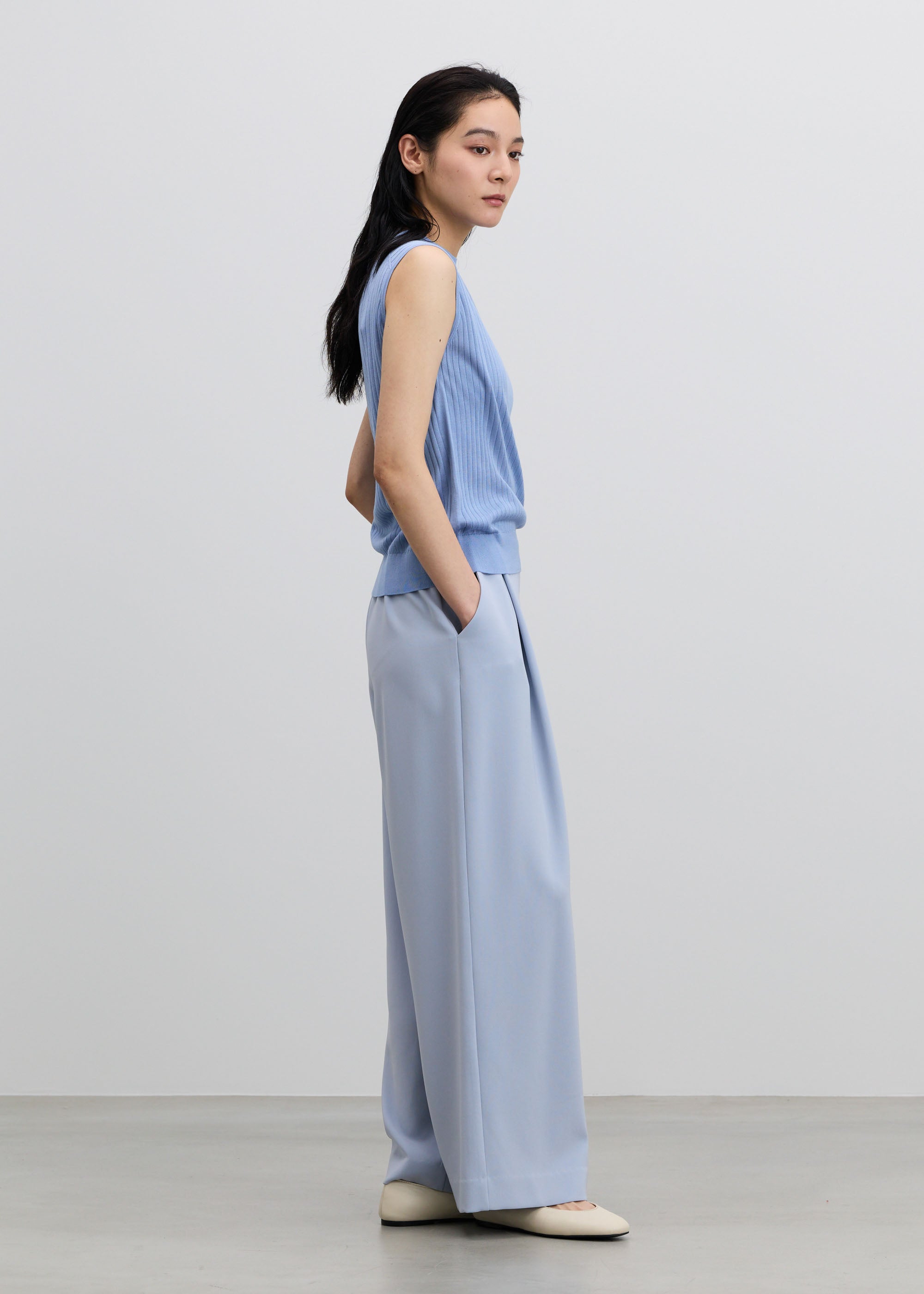 タックワイドパンツ