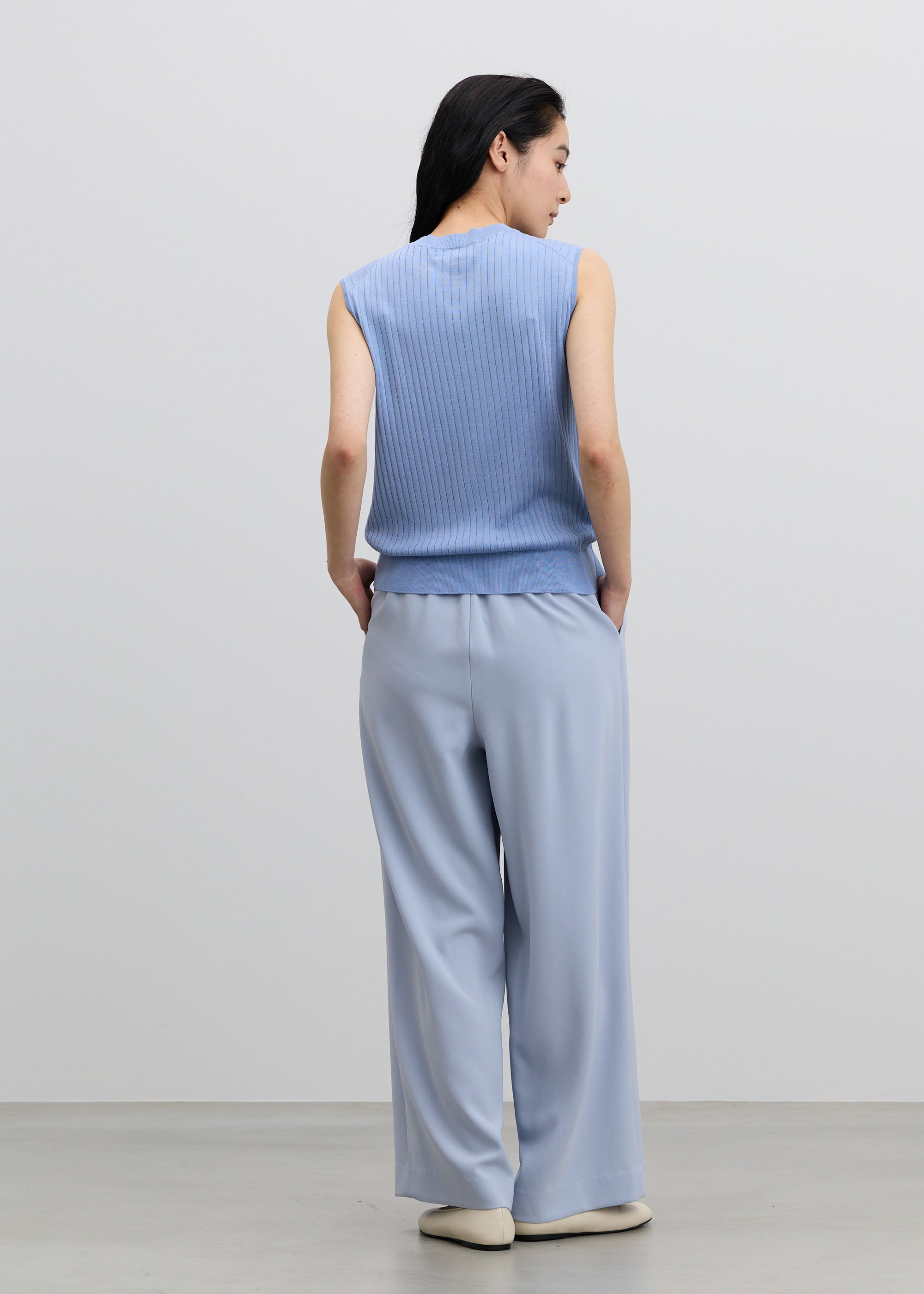 タックワイドパンツ