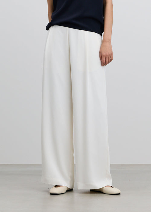 サイドタックワイドパンツ