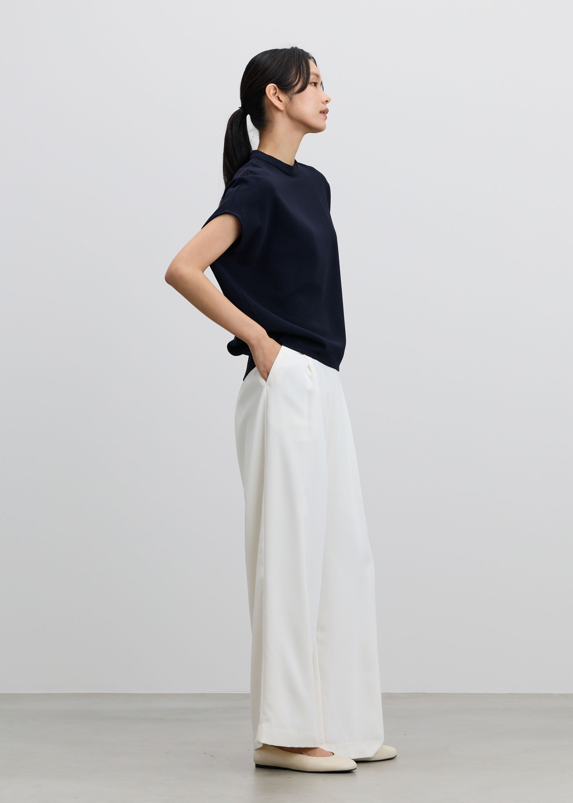 サイドタックワイドパンツ