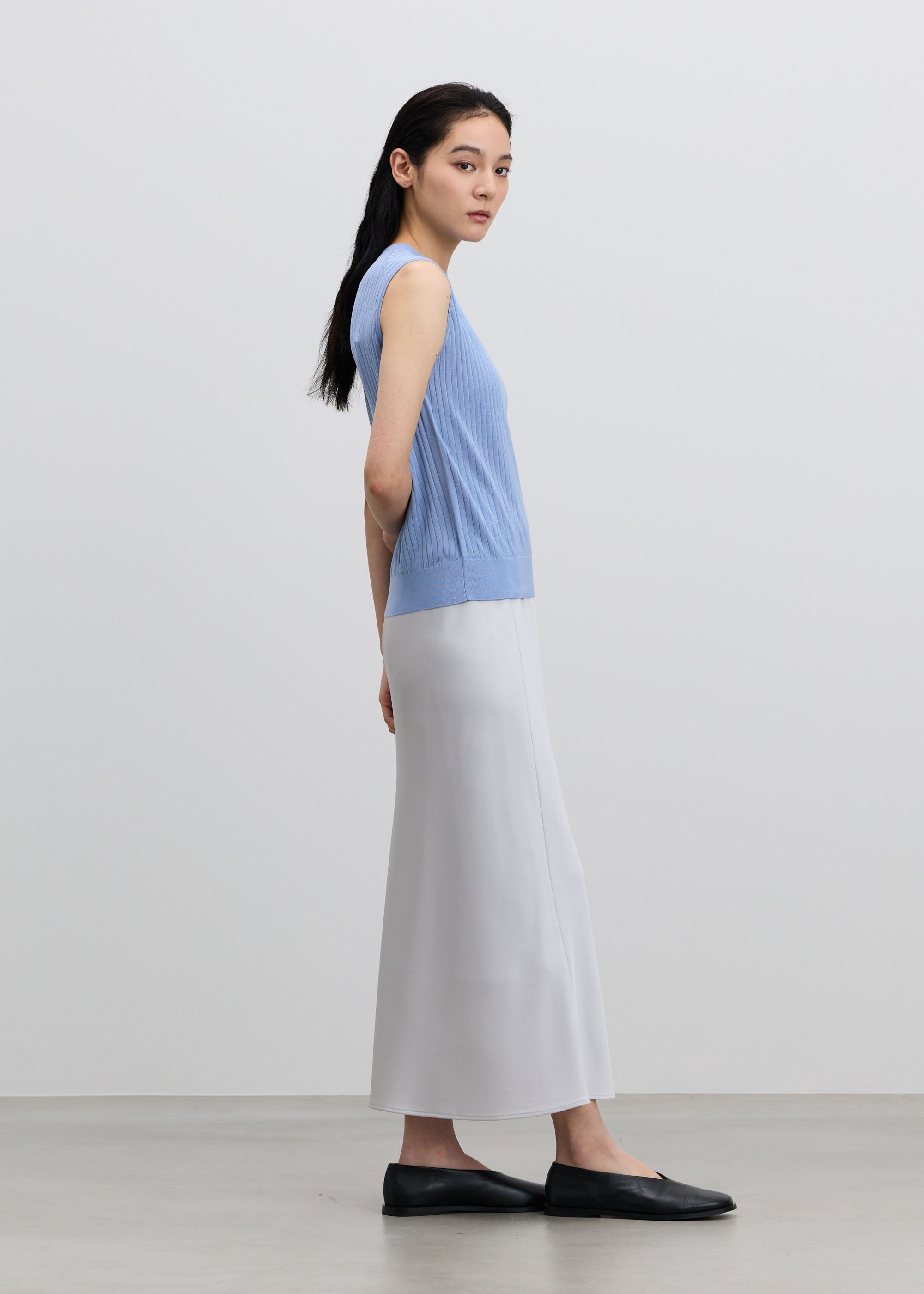 トリアセサテンロングスカート