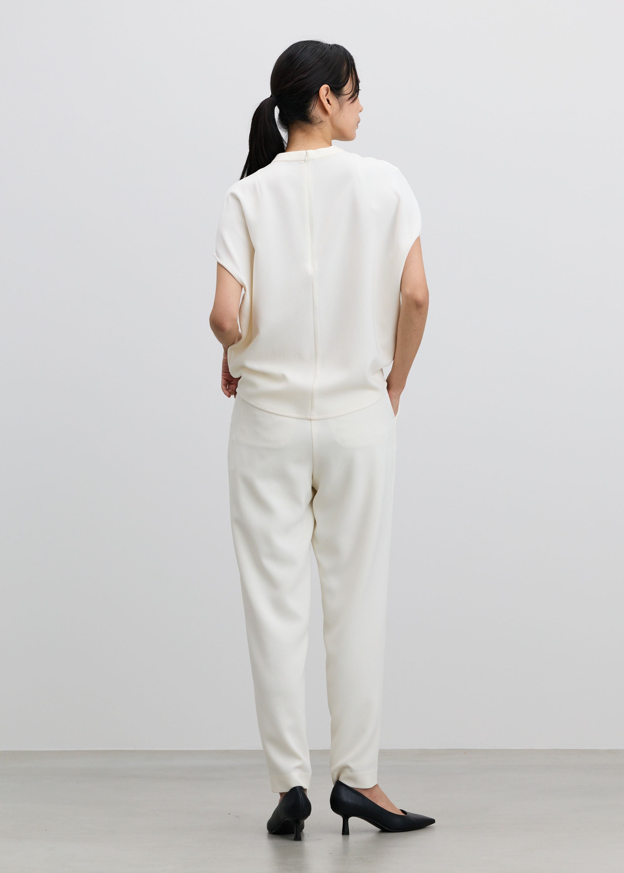 SOÉJU タックパンツ XS ホワイト　定番 タックパンツ TALL丈 - SOÉJU online store｜上質な大人の女性のための