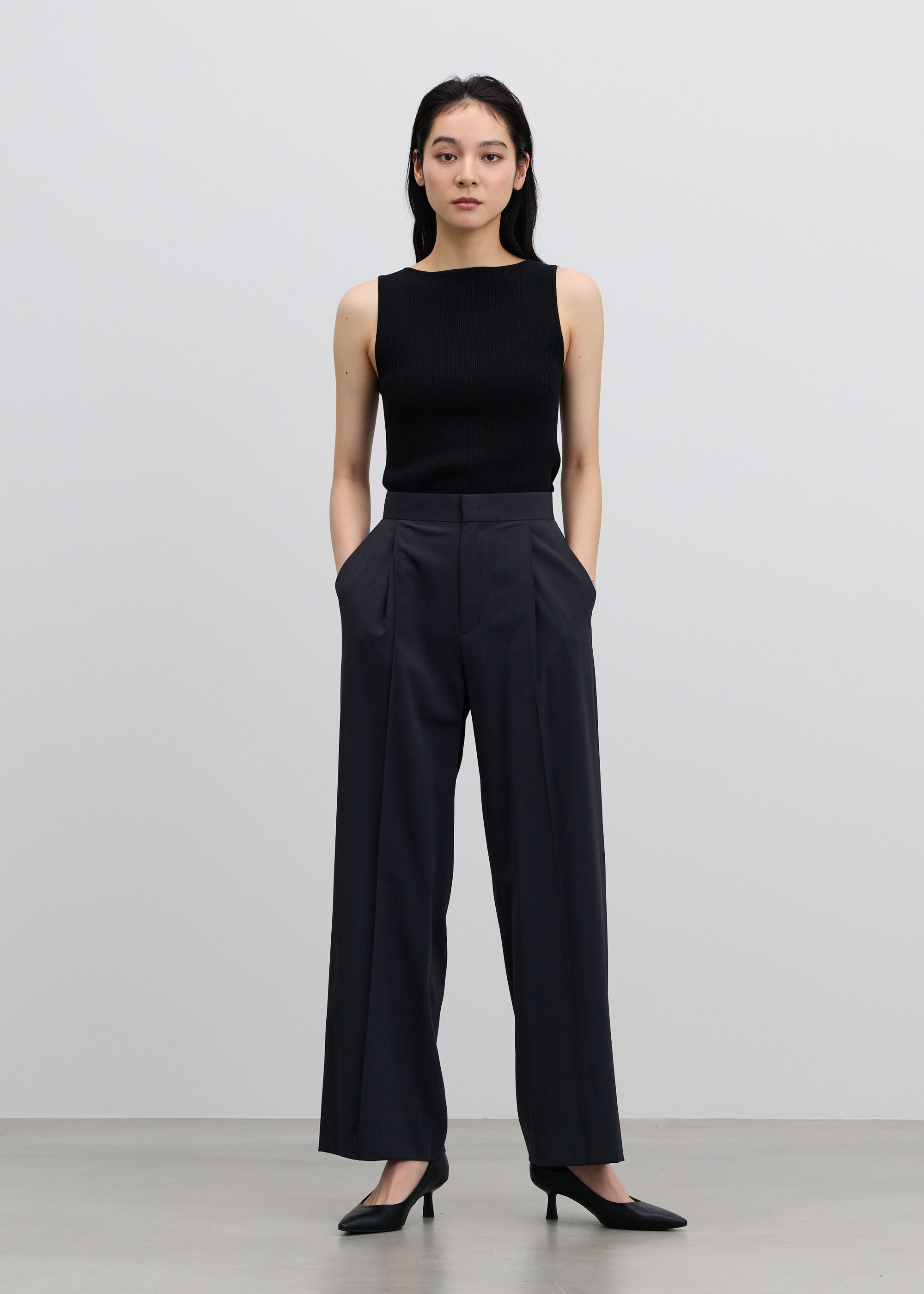 エアリーストレッチタックストレートパンツ - SOÉJU online store