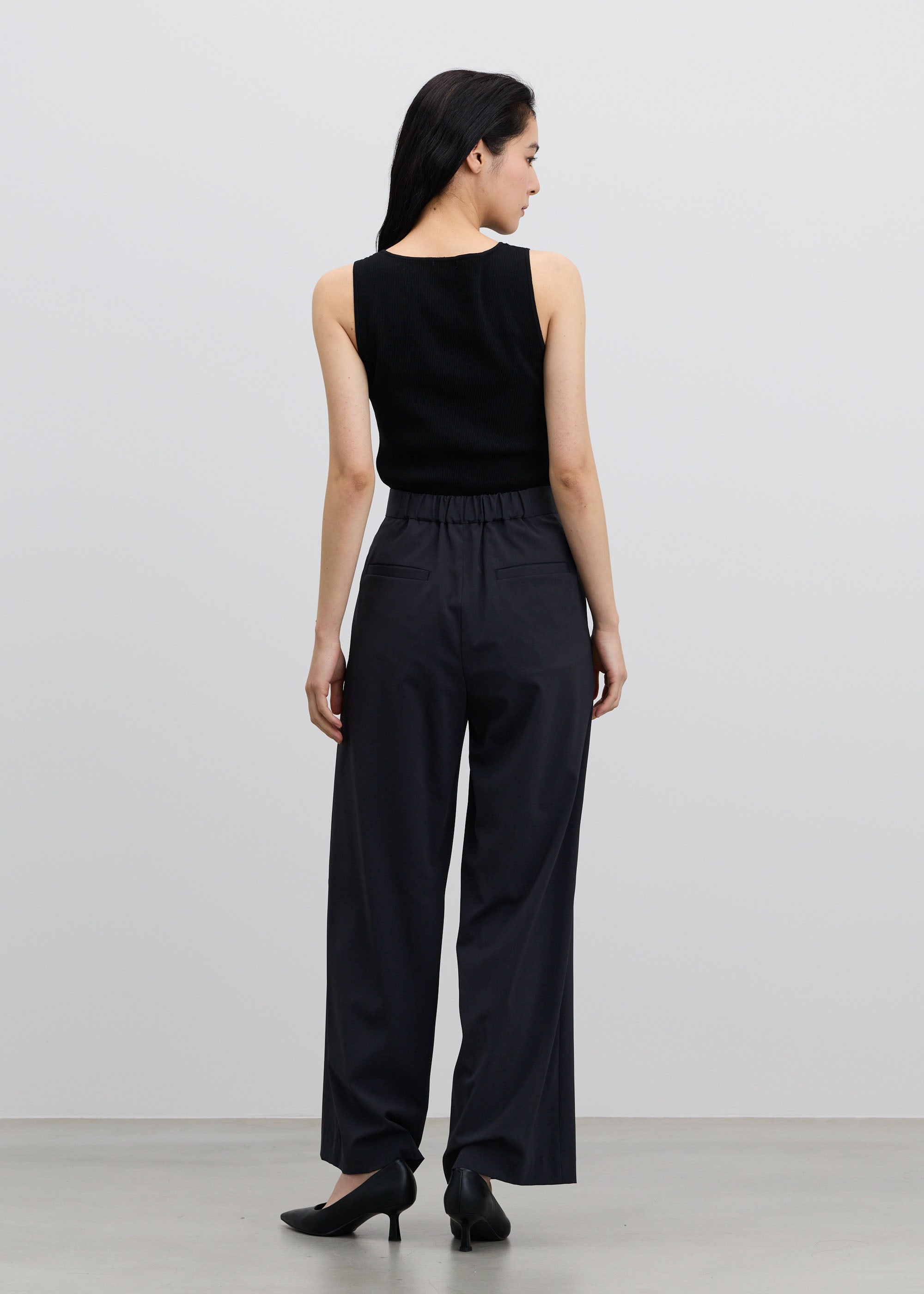 エアリーストレッチタックストレートパンツ