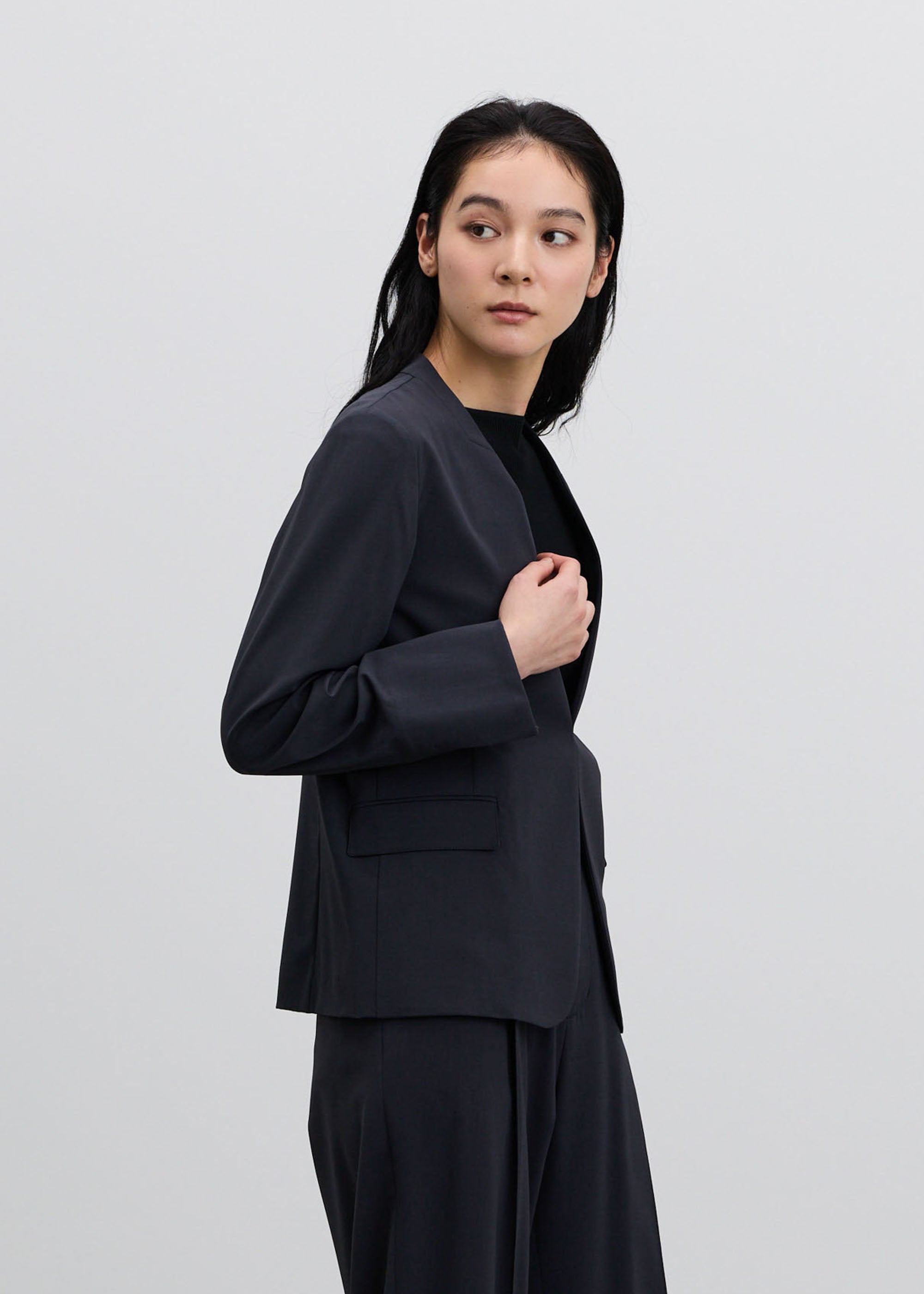 エアリーストレッチノーカラージャケット - SOÉJU online store｜上質