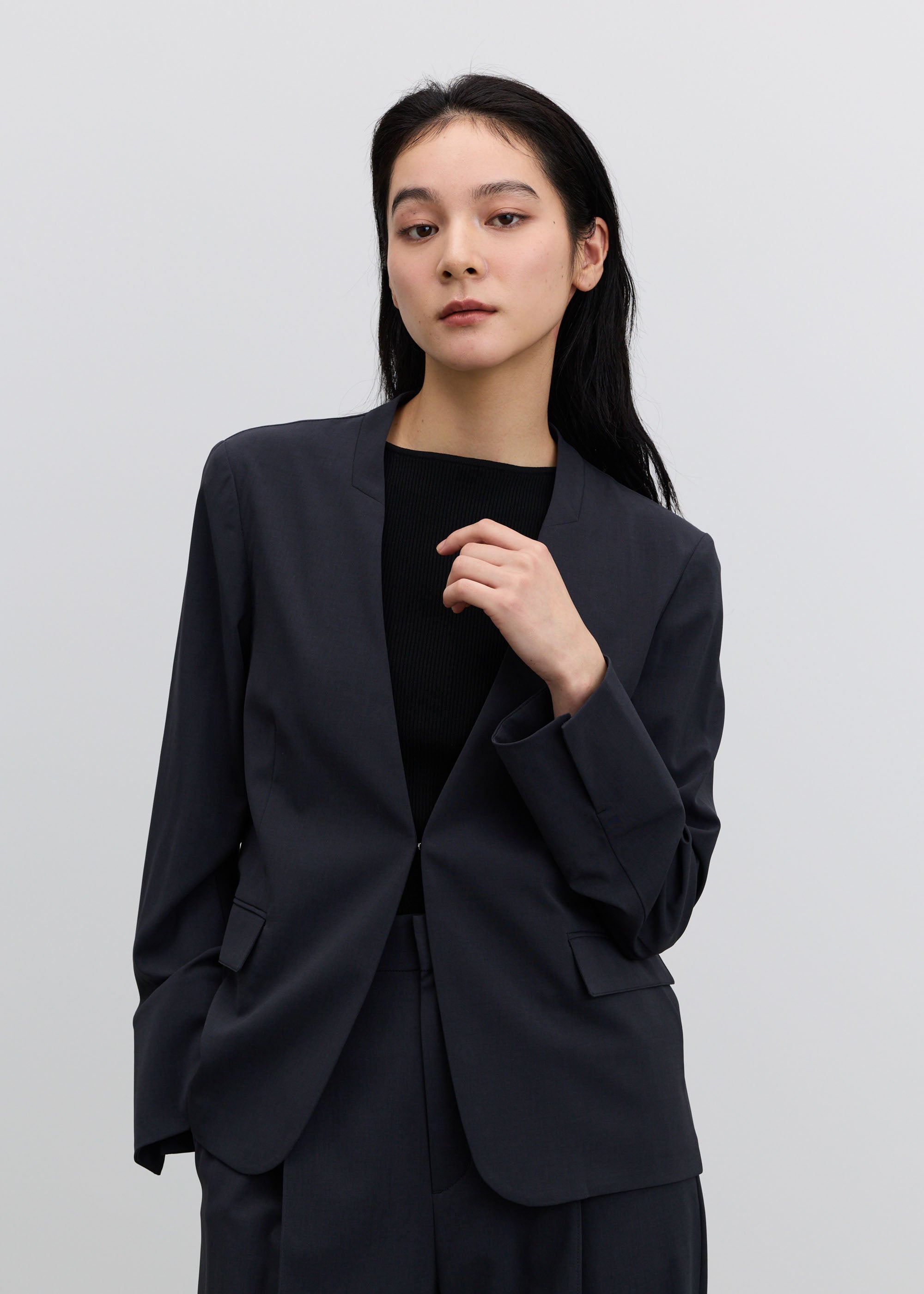 新品未使用　SOEJU ノーカラージャケット　ネイビー　Mサイズ エアリーストレッチノーカラージャケット - SOÉJU online store｜上質