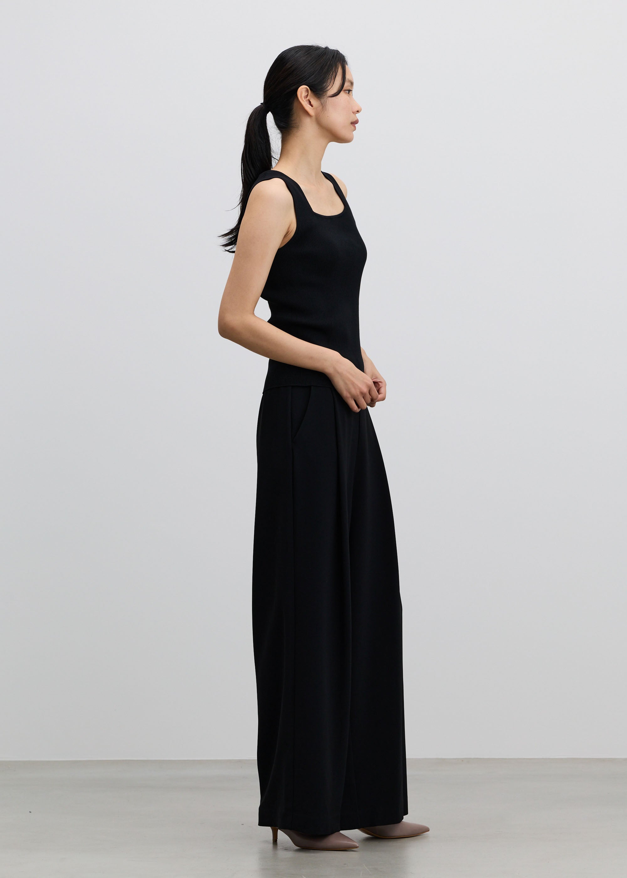 タックワイドパンツ