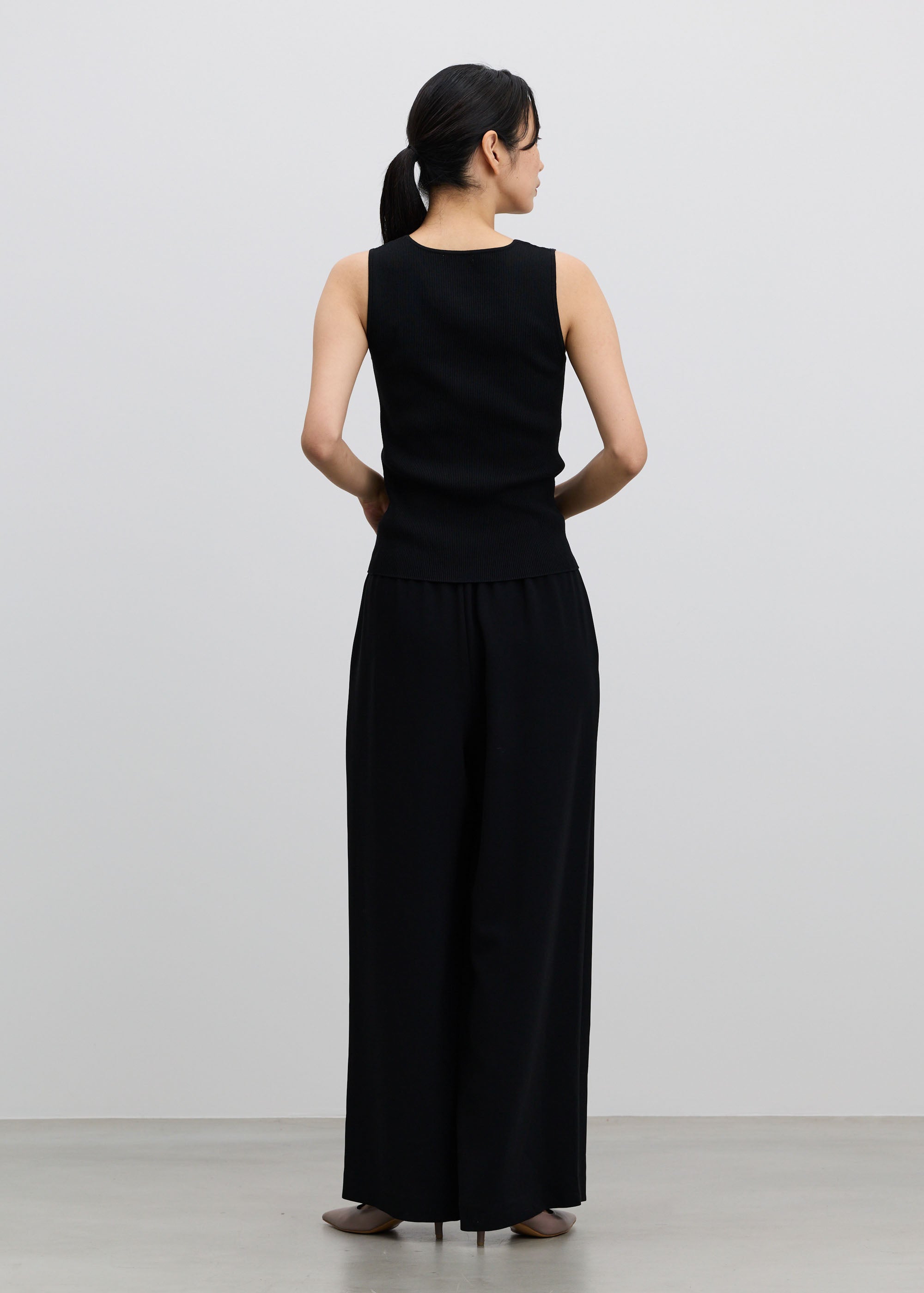 タックワイドパンツ - SOÉJU online store｜上質な大人の女性のための