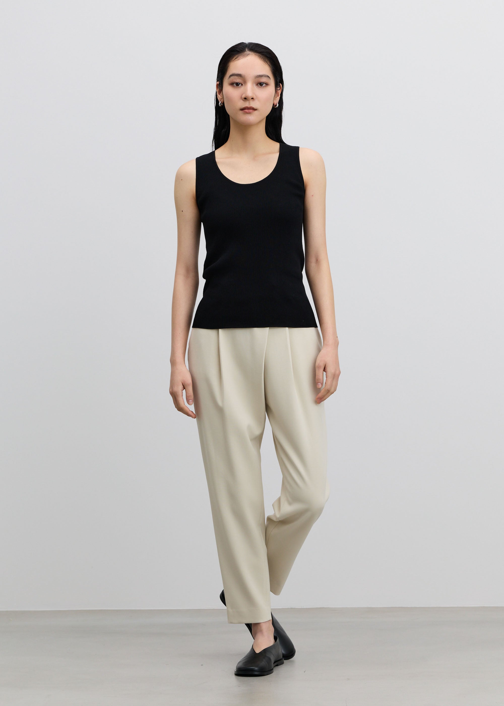 美Neck ノースリーブニット（Uネック）