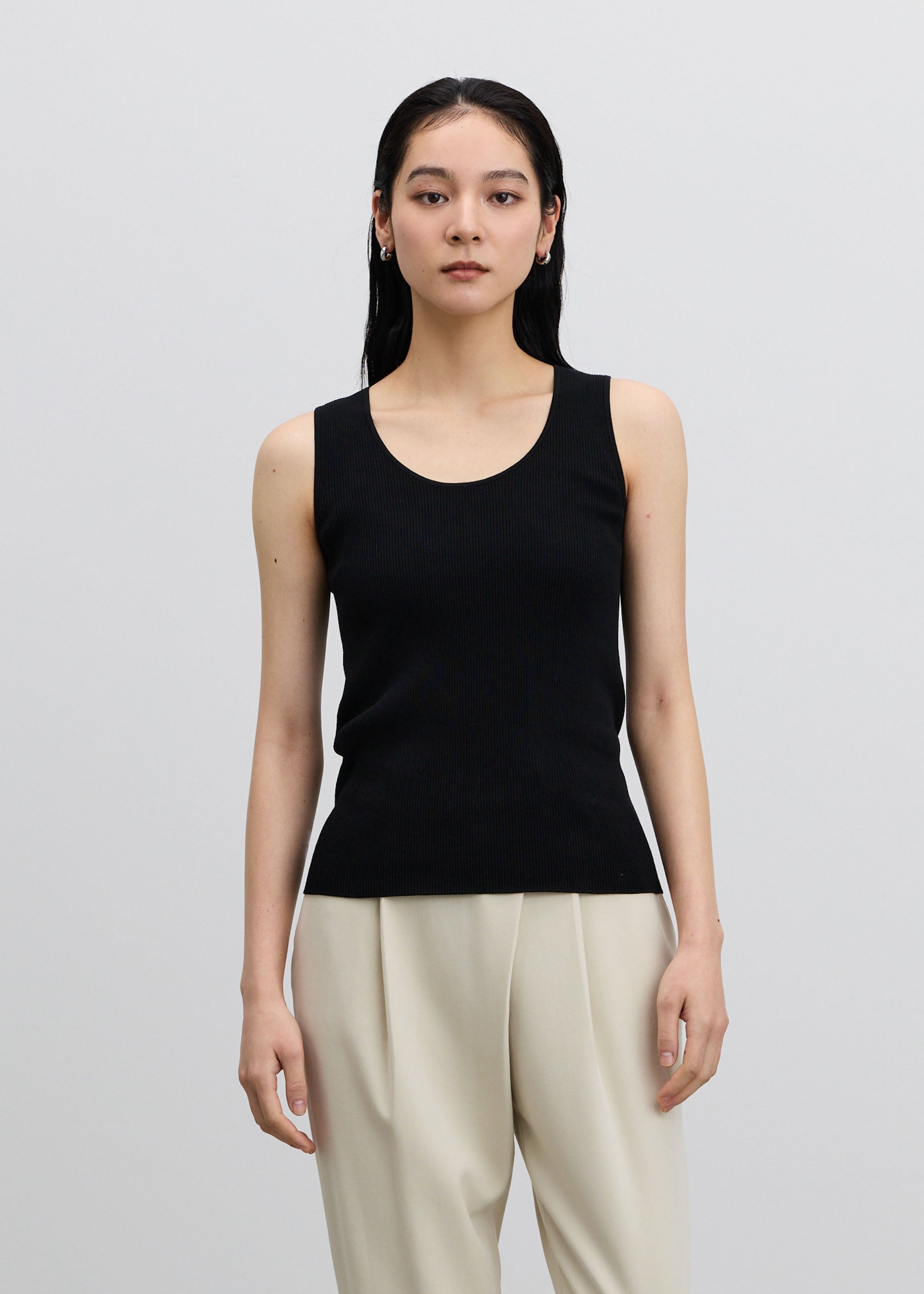 美Neck ノースリーブニット（Uネック）