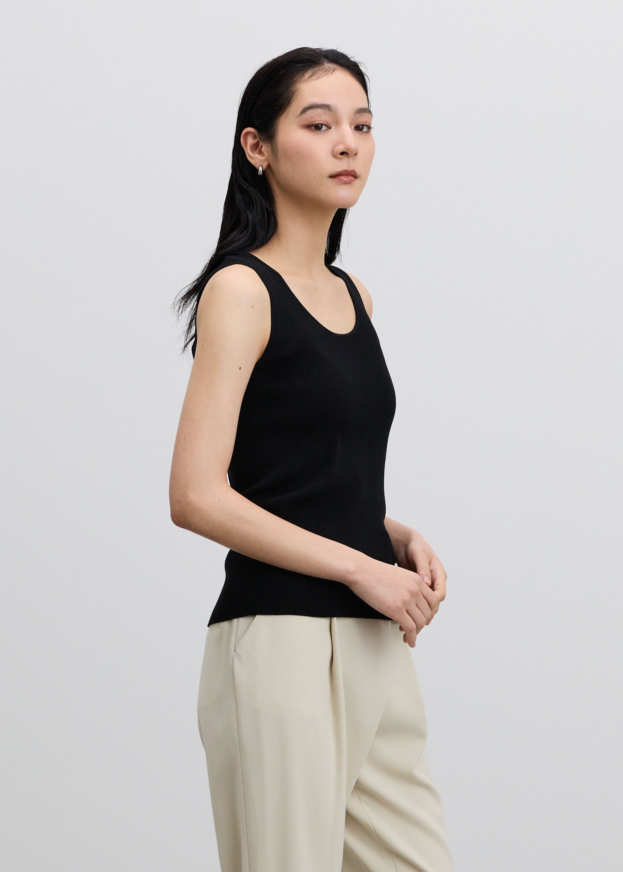 美Neck ノースリーブニット（Uネック）