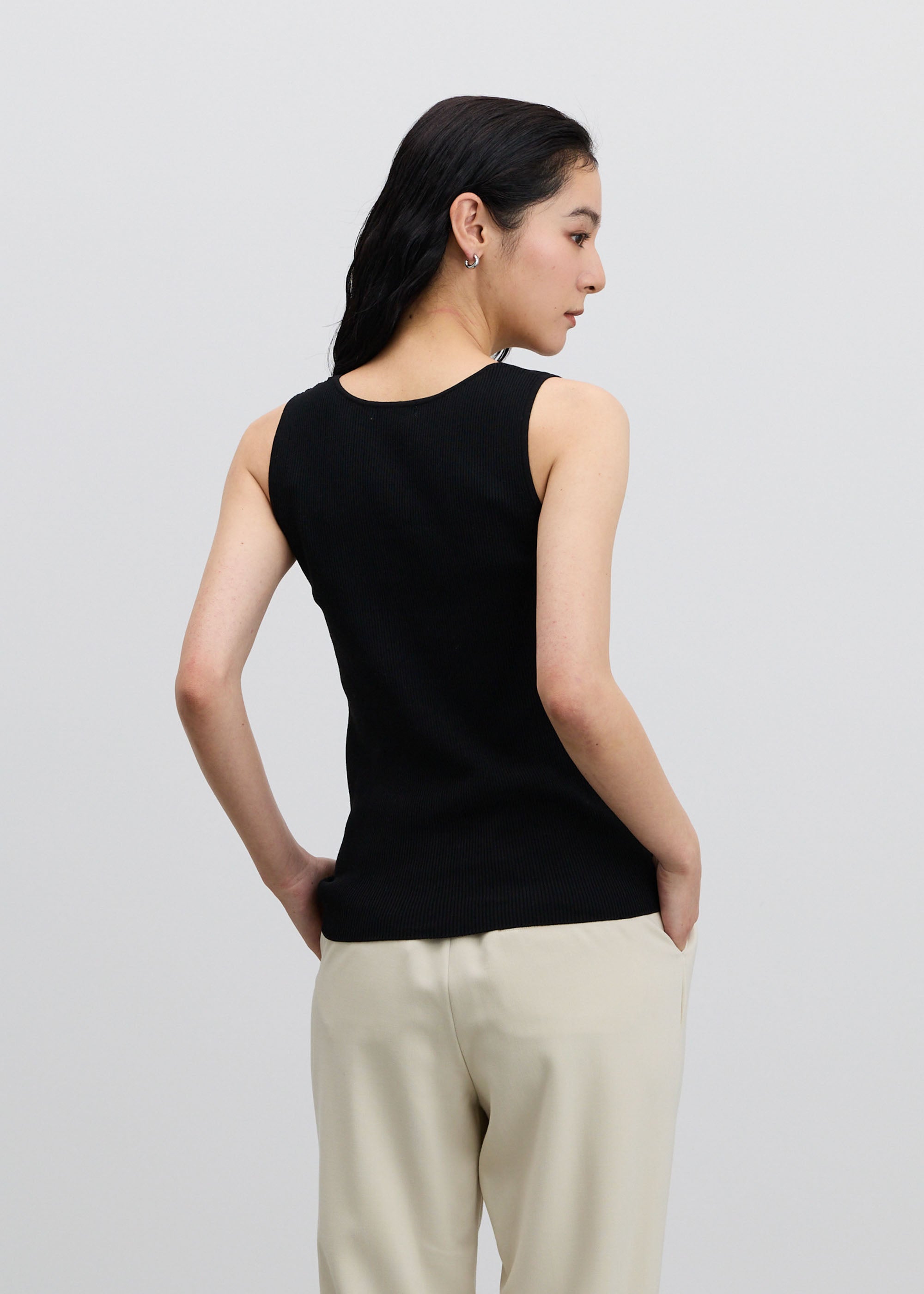 美Neck ノースリーブニット（Uネック）