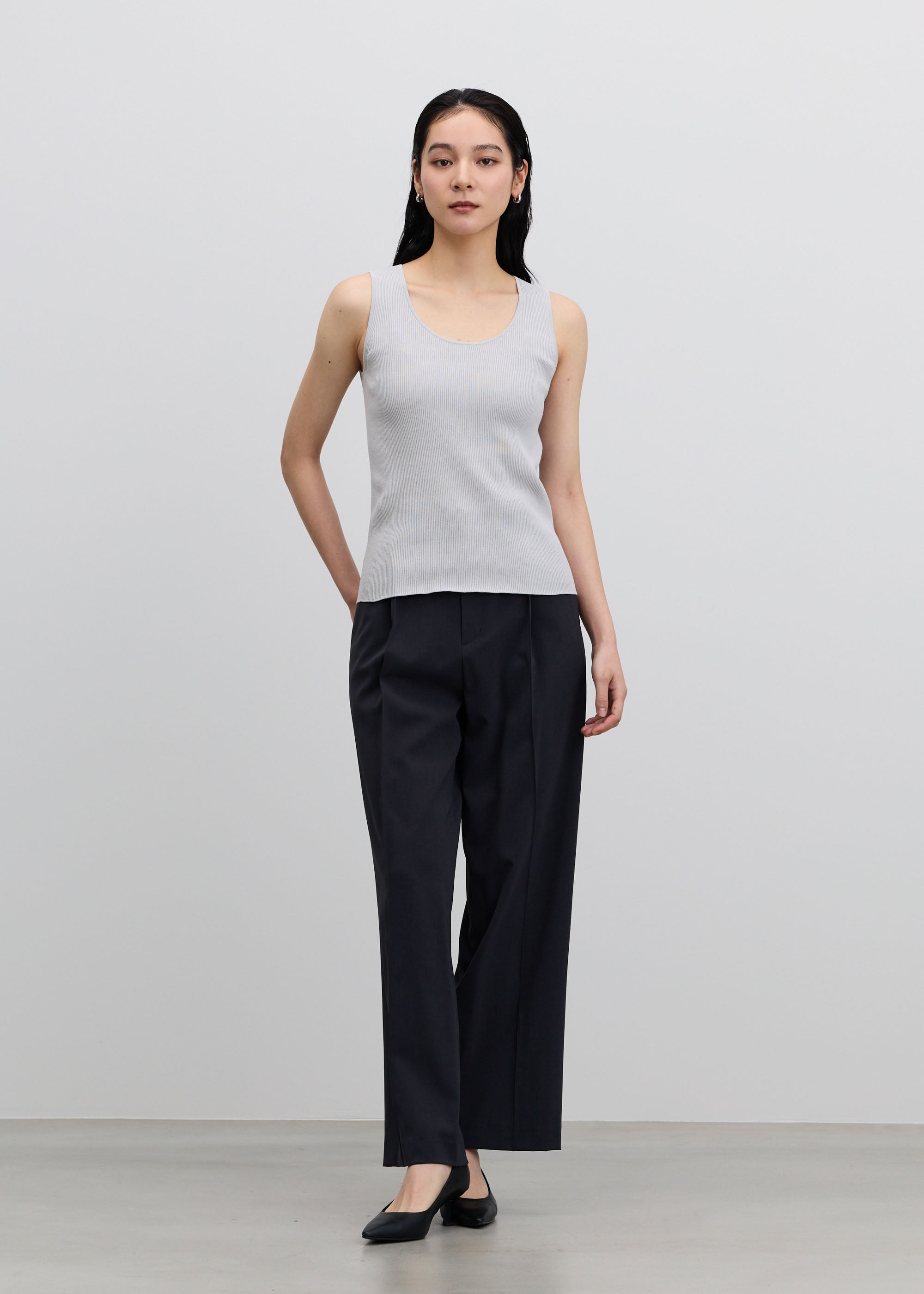 美Neck ノースリーブニット（Uネック）