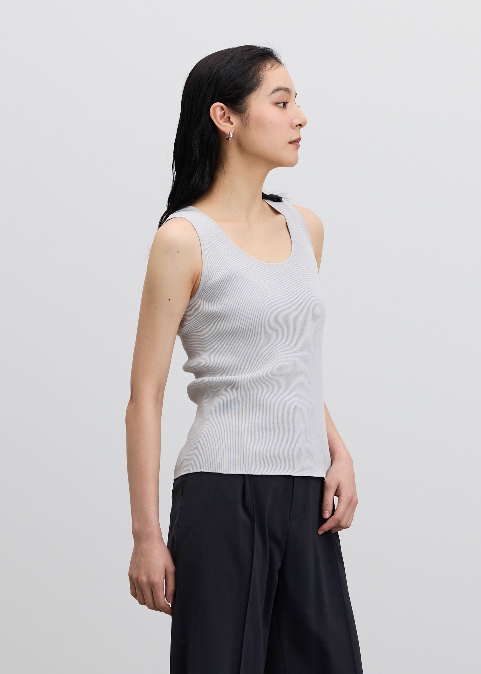 美Neck ノースリーブニット（Uネック）