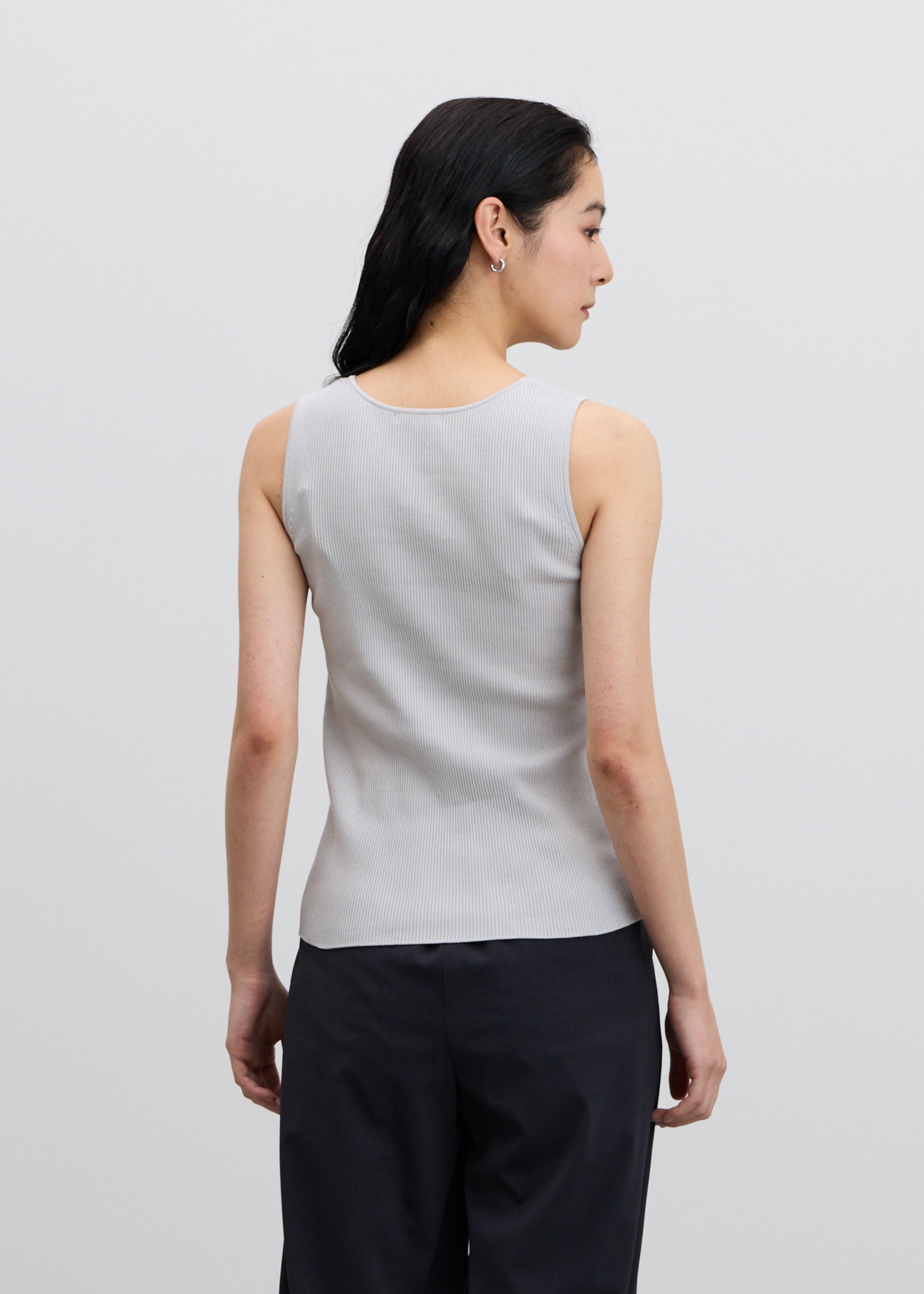 美Neck ノースリーブニット（Uネック）