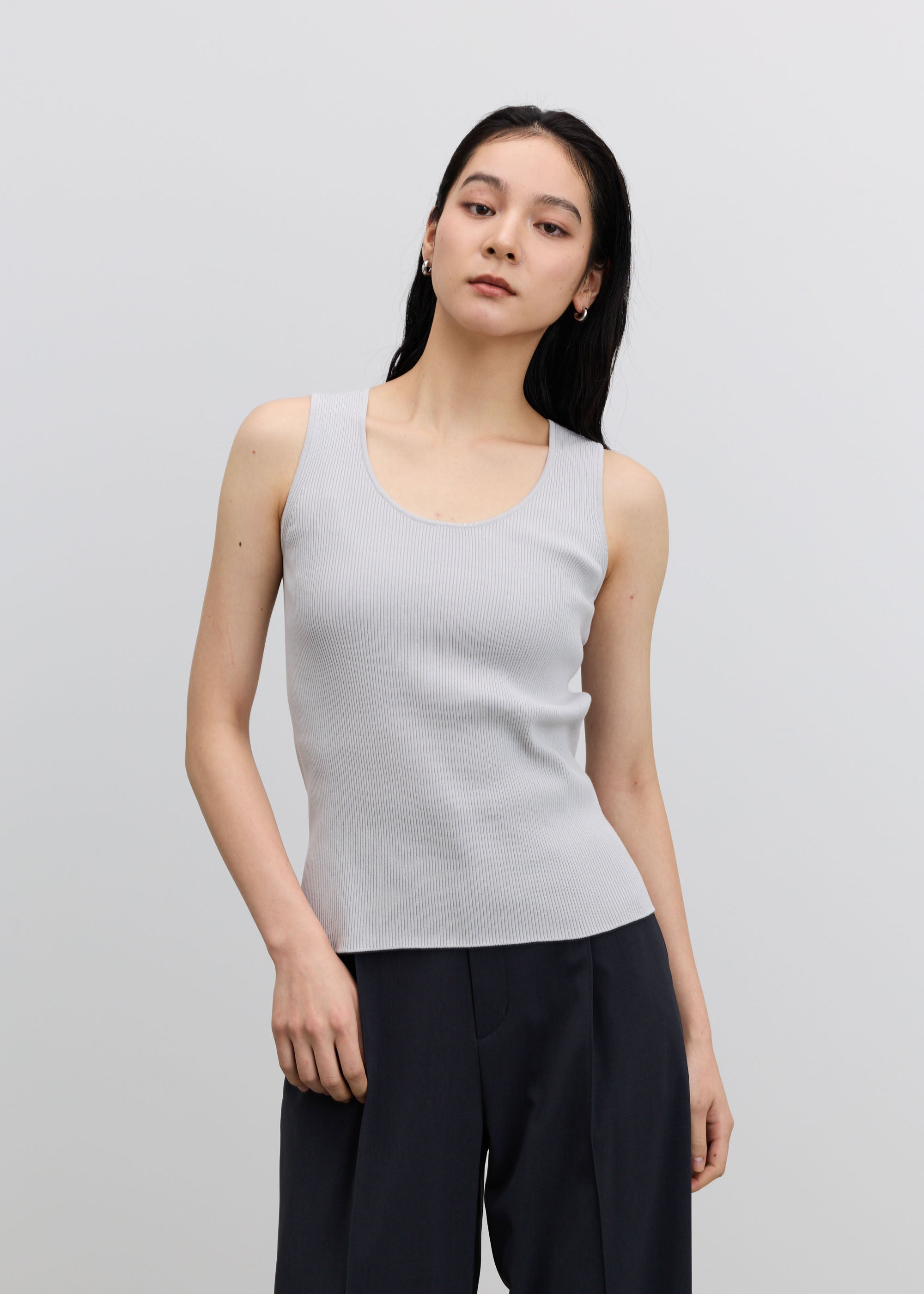 美Neck ノースリーブニット（Uネック）