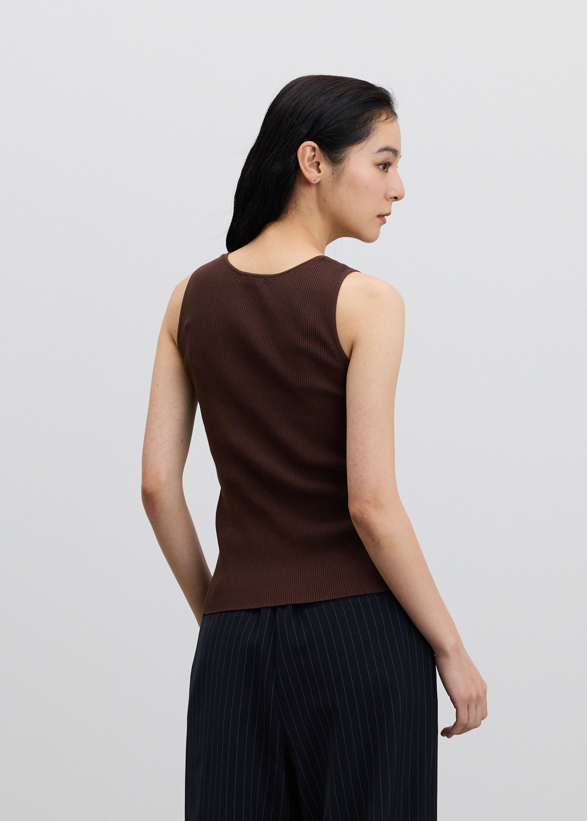 美Neck ノースリーブニット（Uネック）