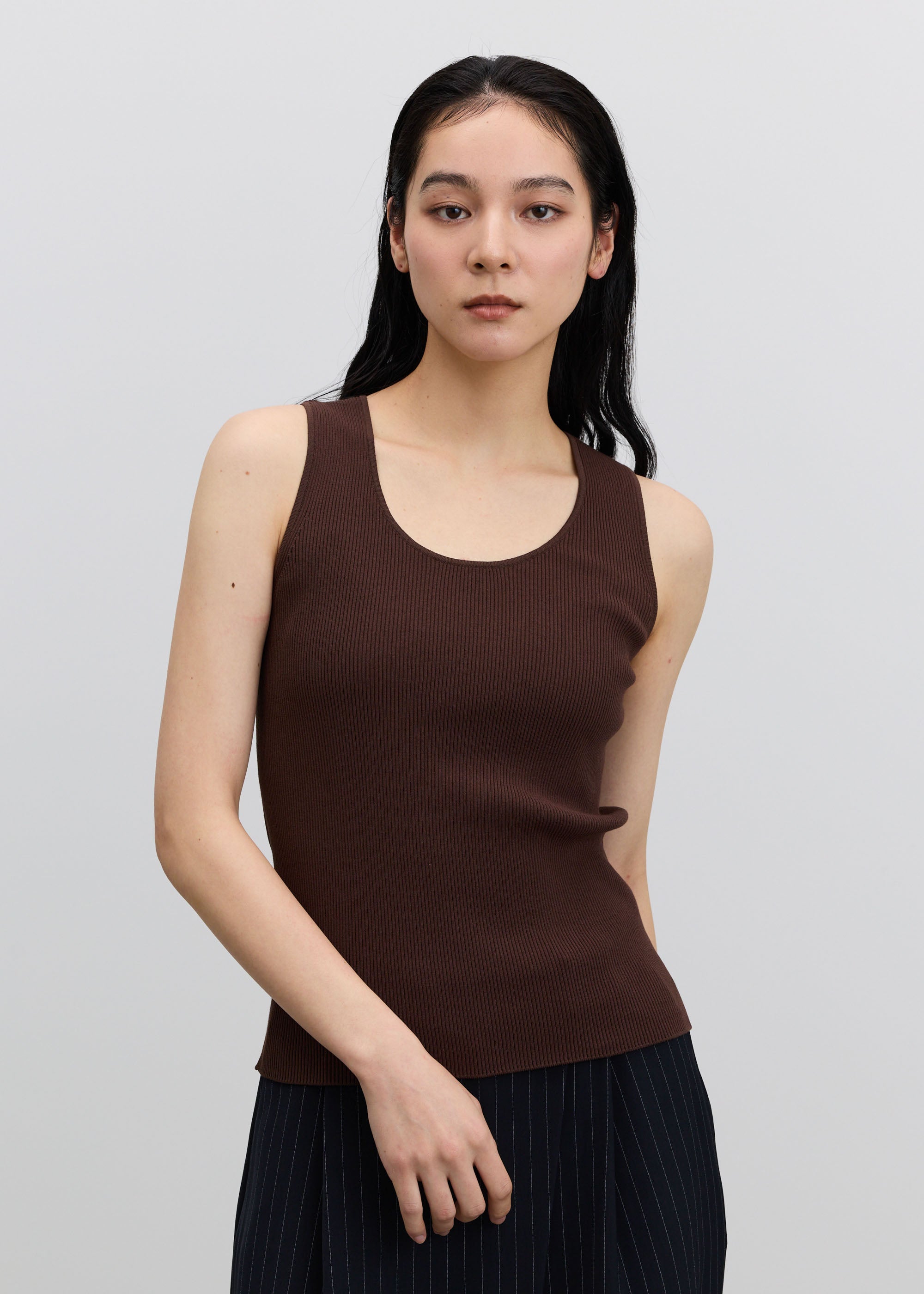 美Neck ノースリーブニット（Uネック）