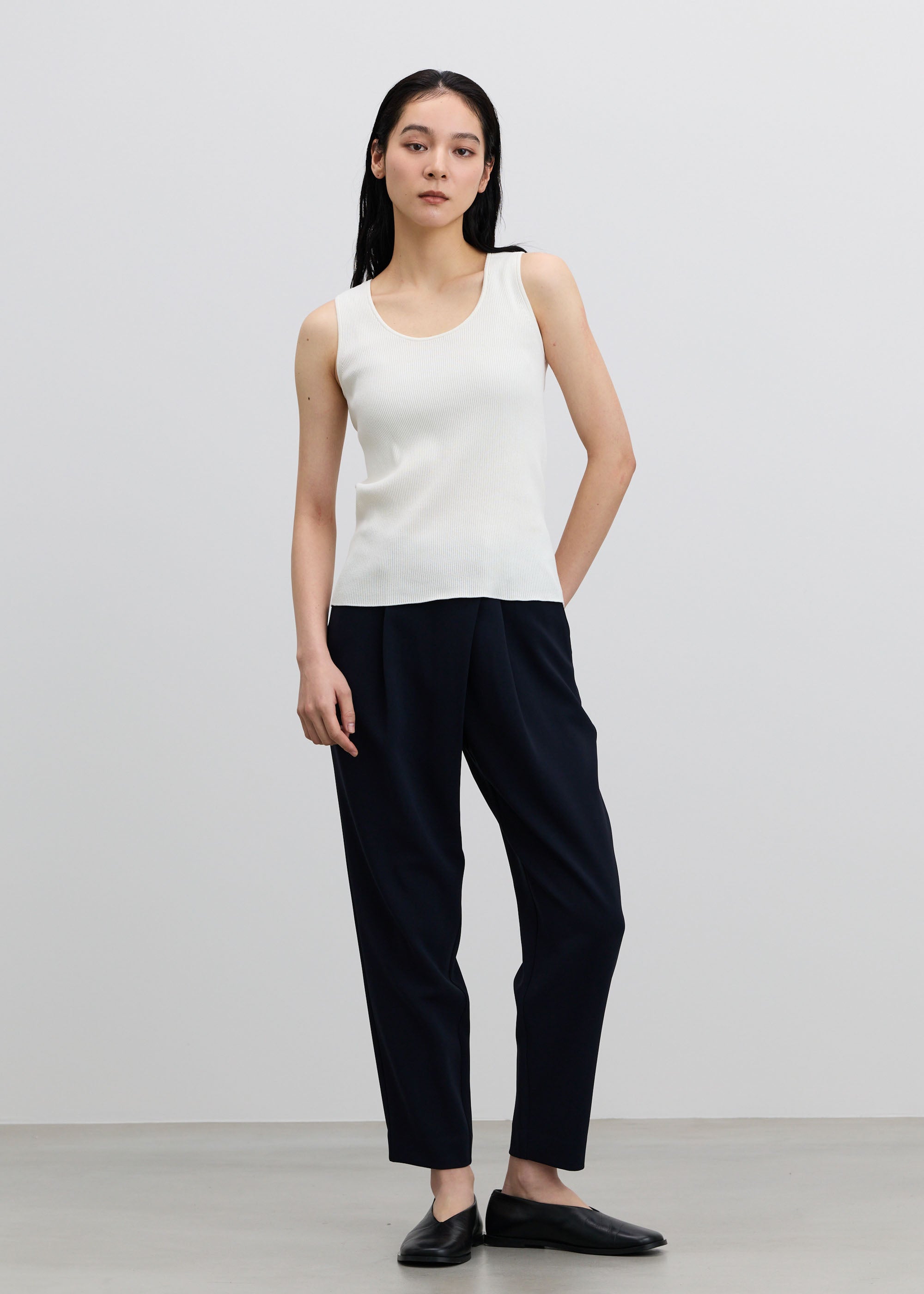 美Neck ノースリーブニット（Uネック）