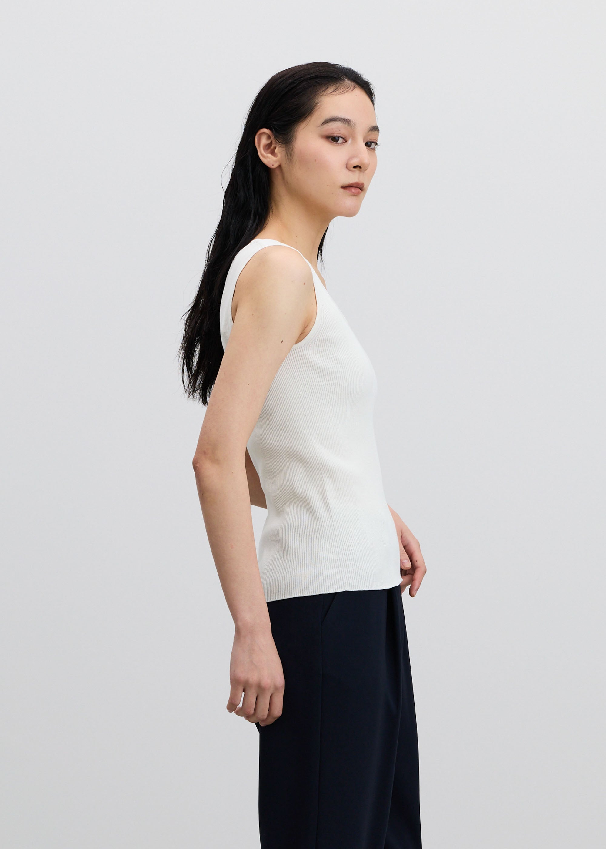 美Neck ノースリーブニット（Uネック）