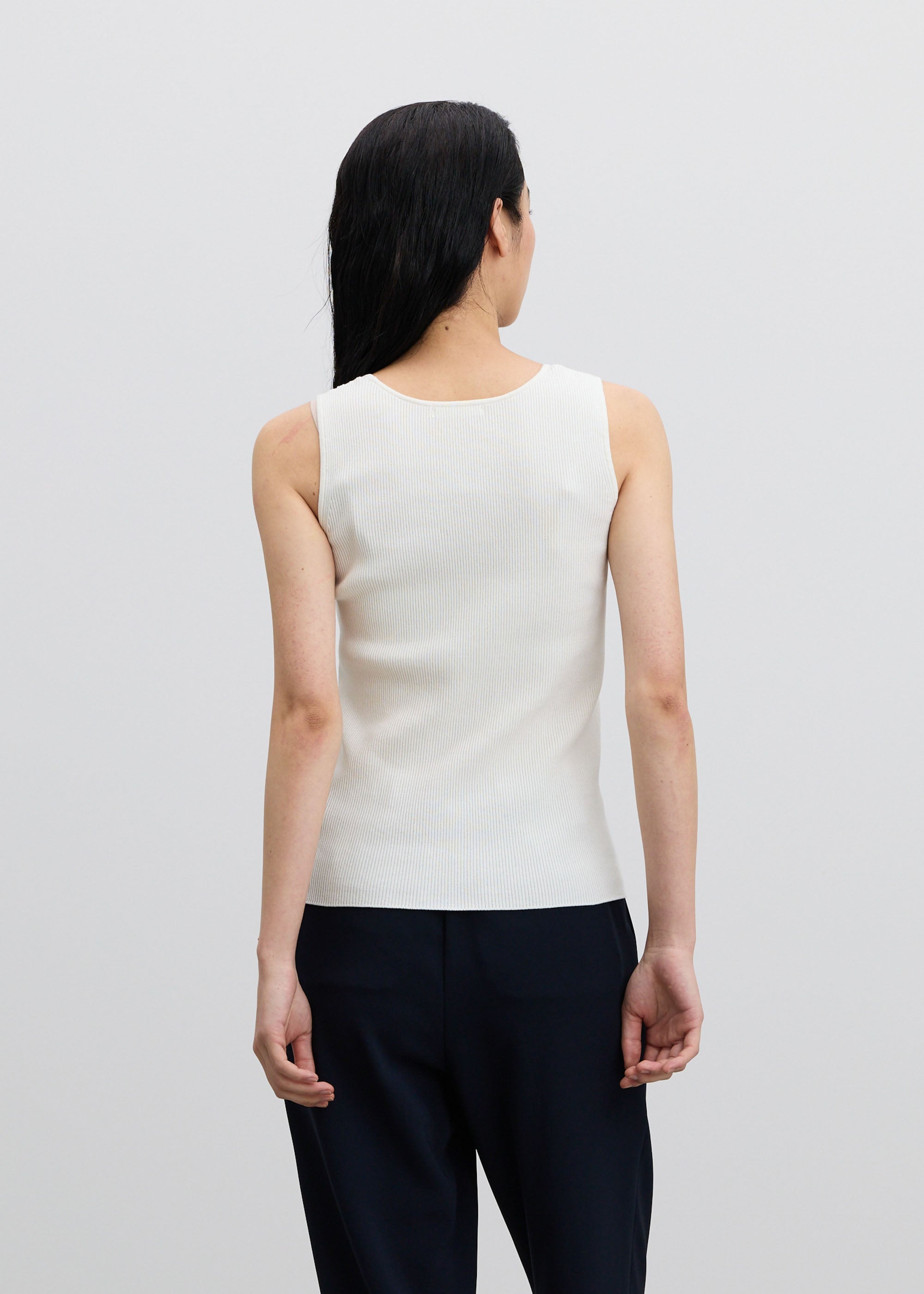 美Neck ノースリーブニット（Uネック）