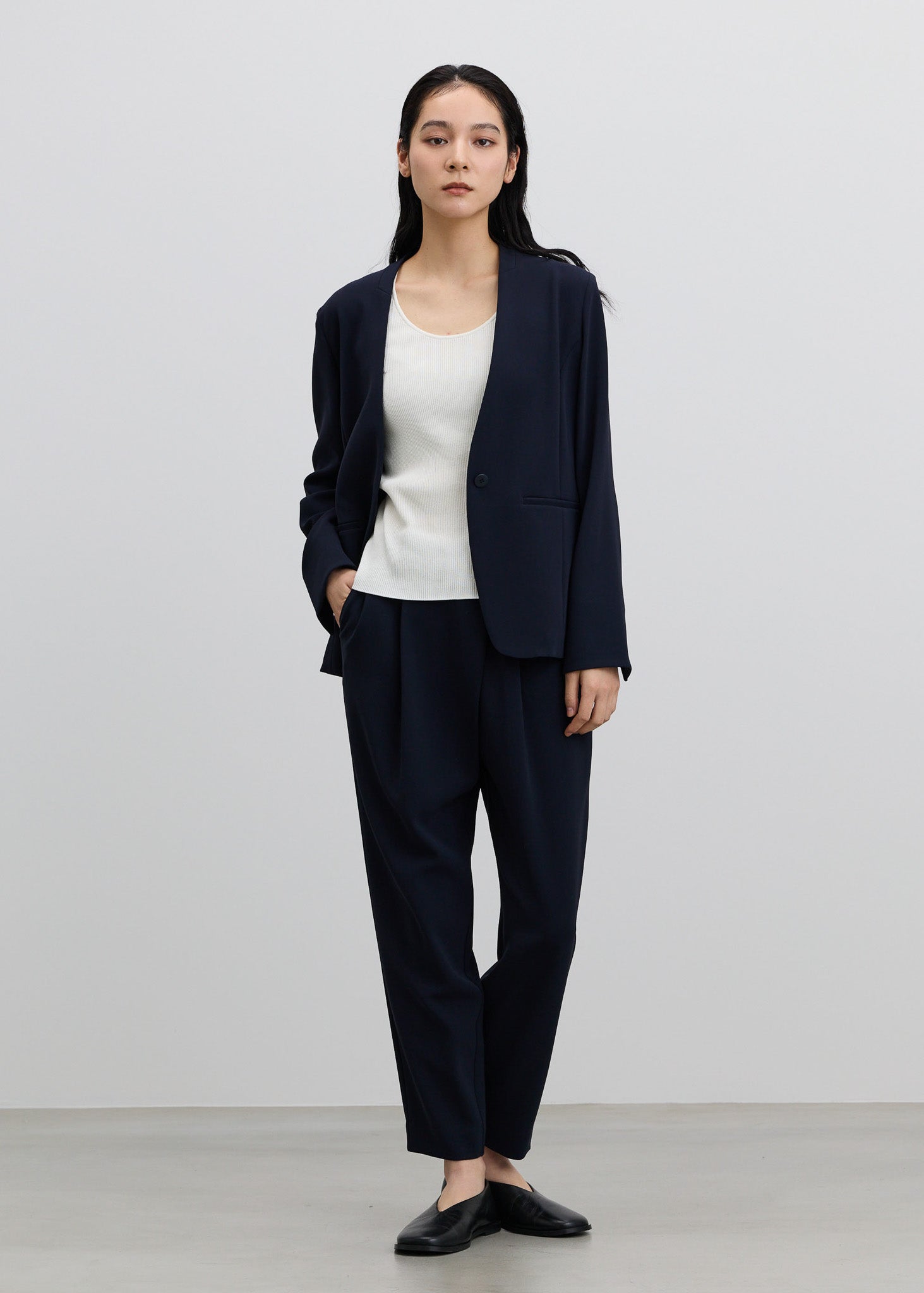 タックパンツ - SOÉJU online store｜上質な大人の女性のためのボトムス